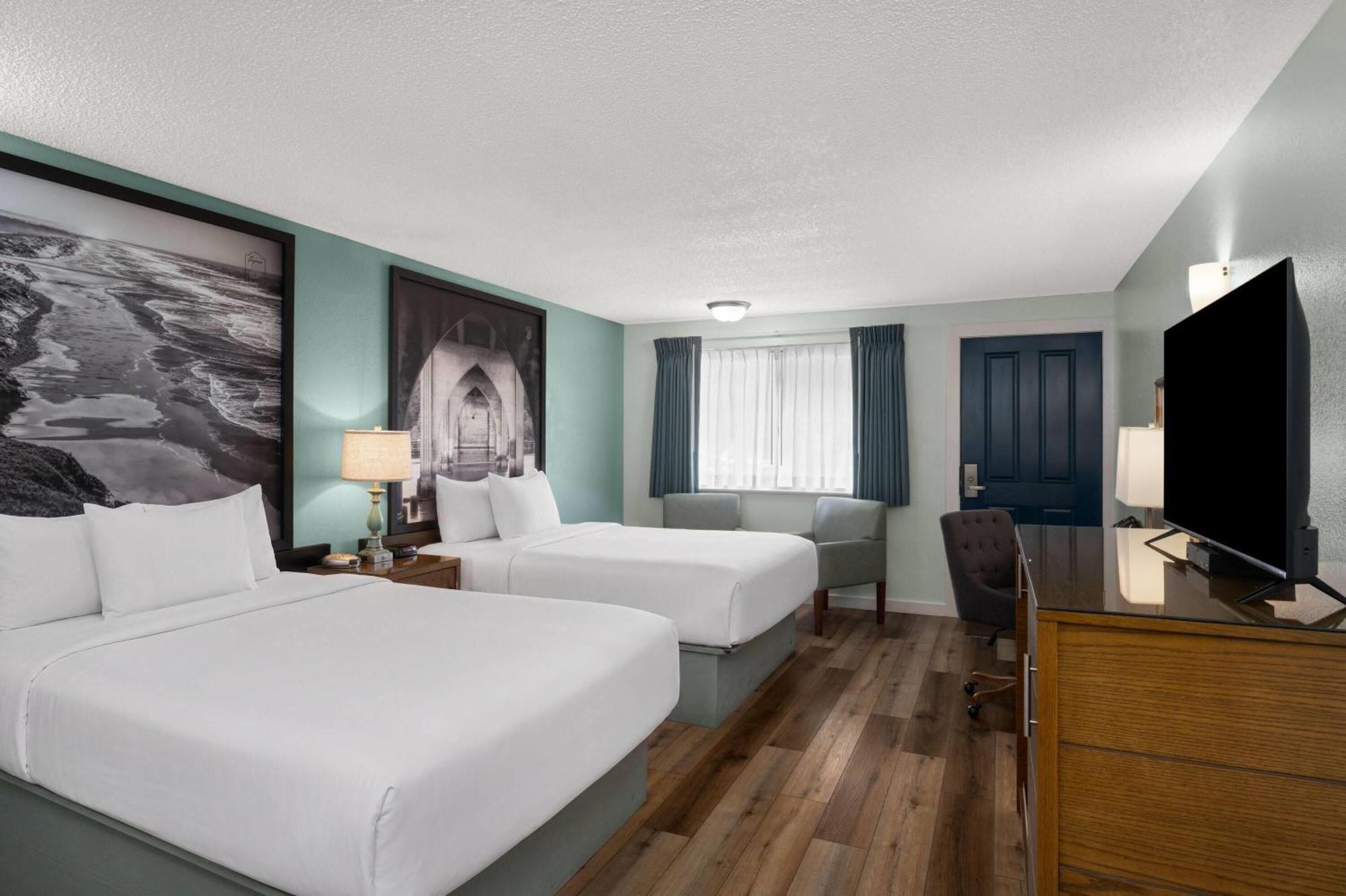 Queen Room Two Queen Beds Non-Smoking