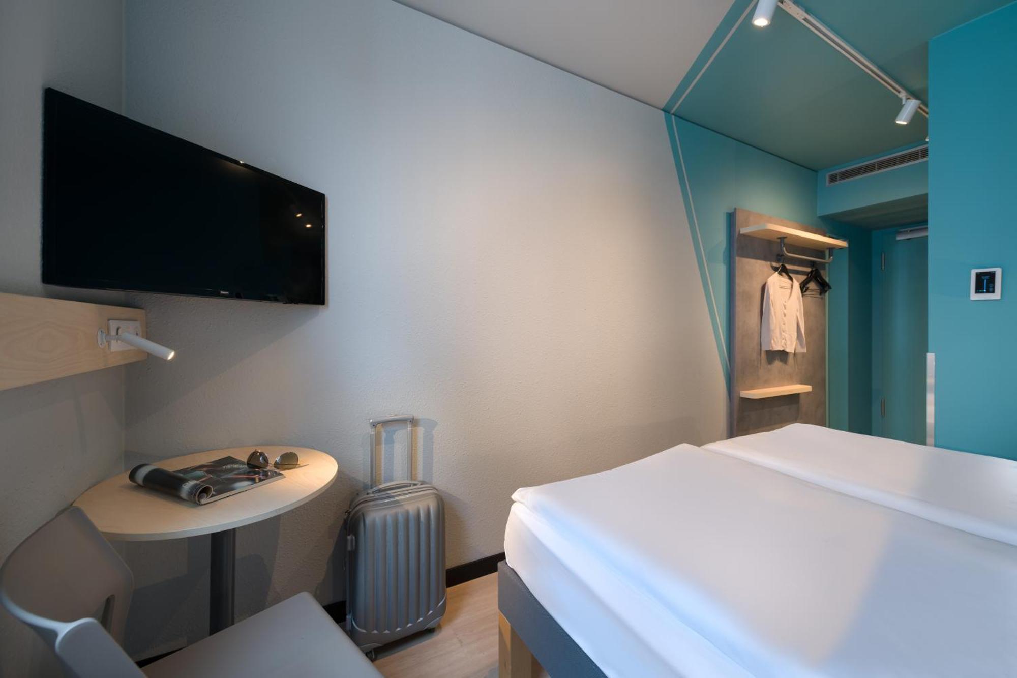 small twin room