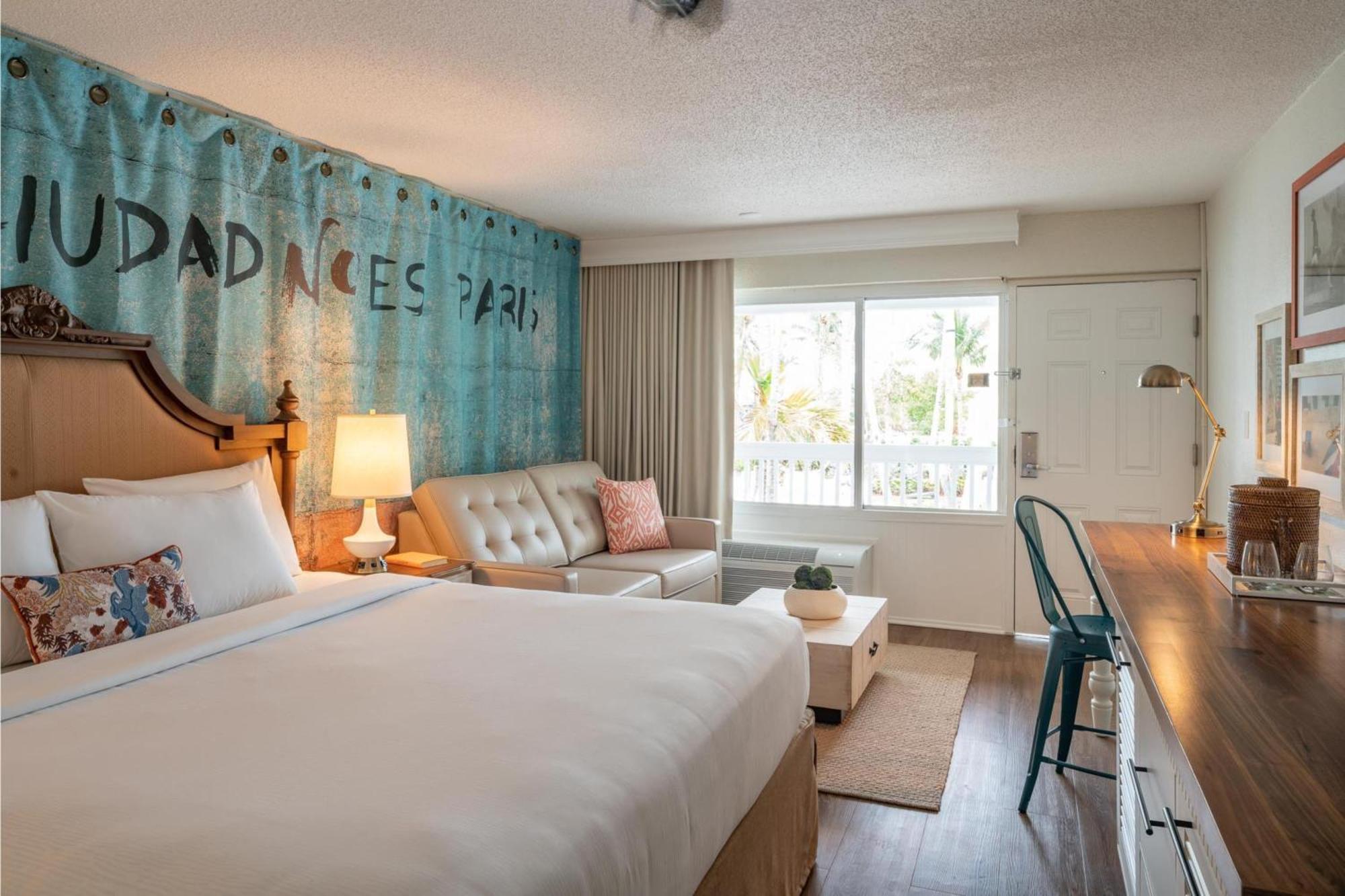 Premium Room 1 King Bed Gulf View Patio