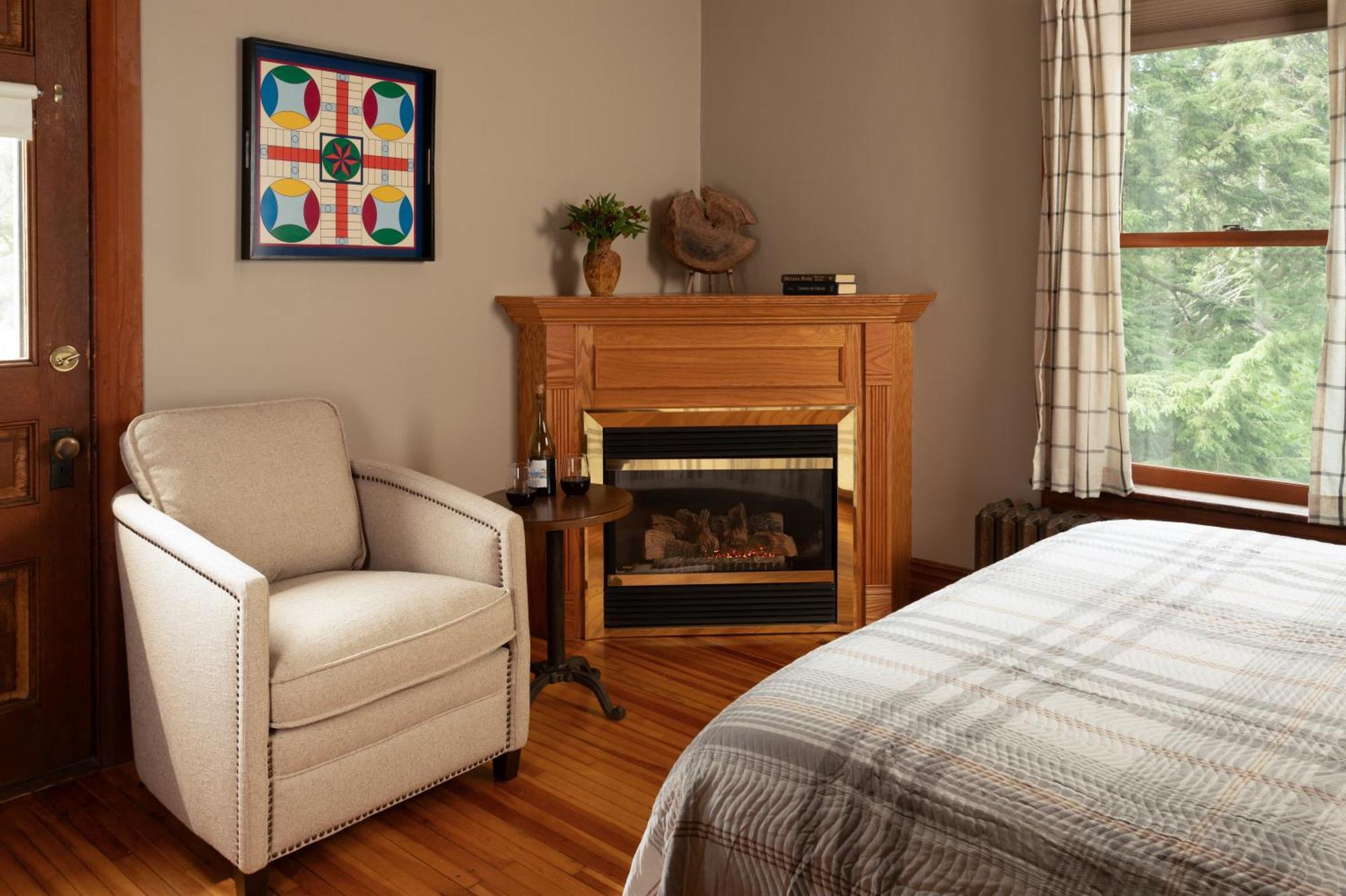 Deluxe Queen Room