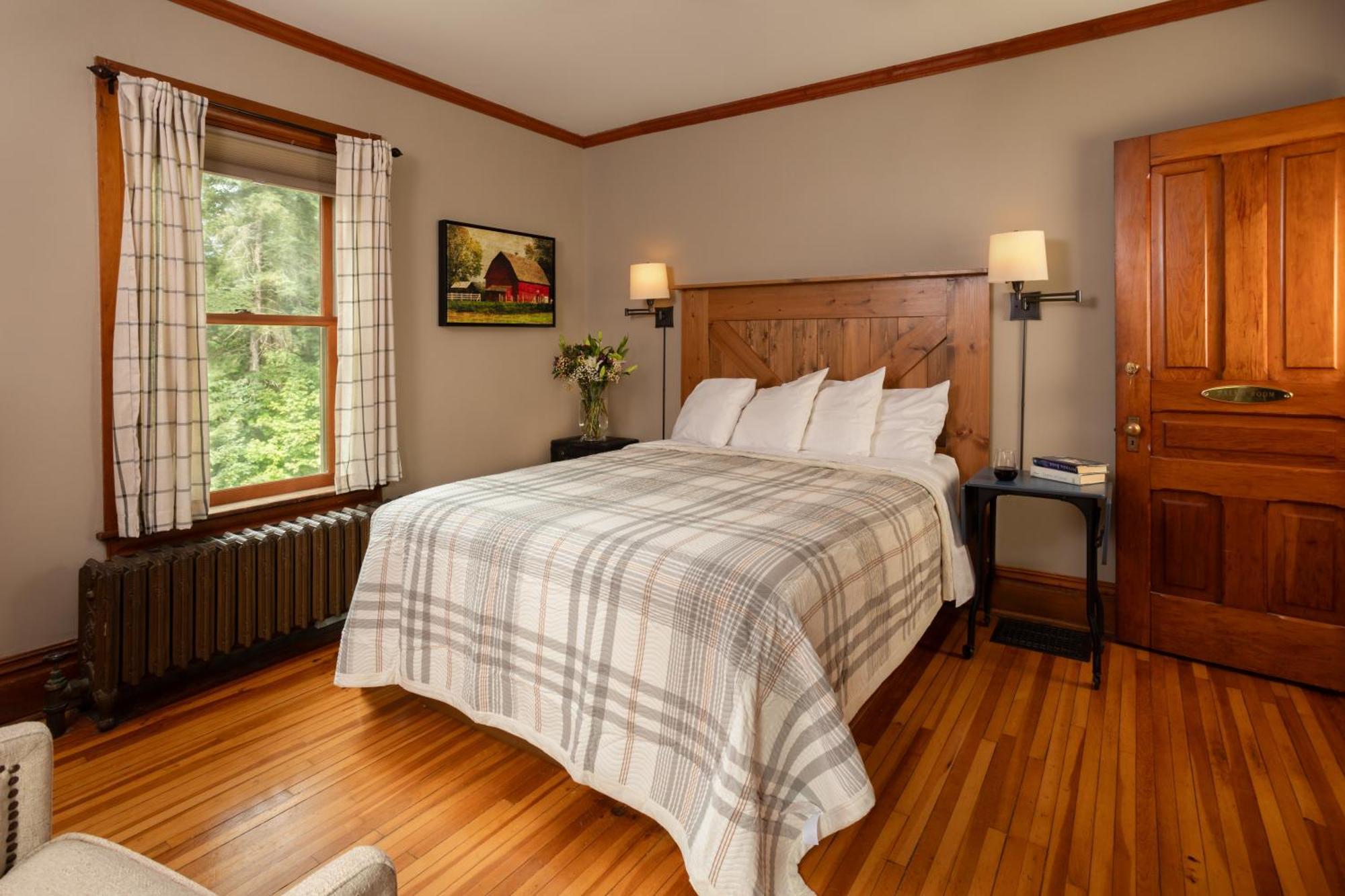 Deluxe Queen Room