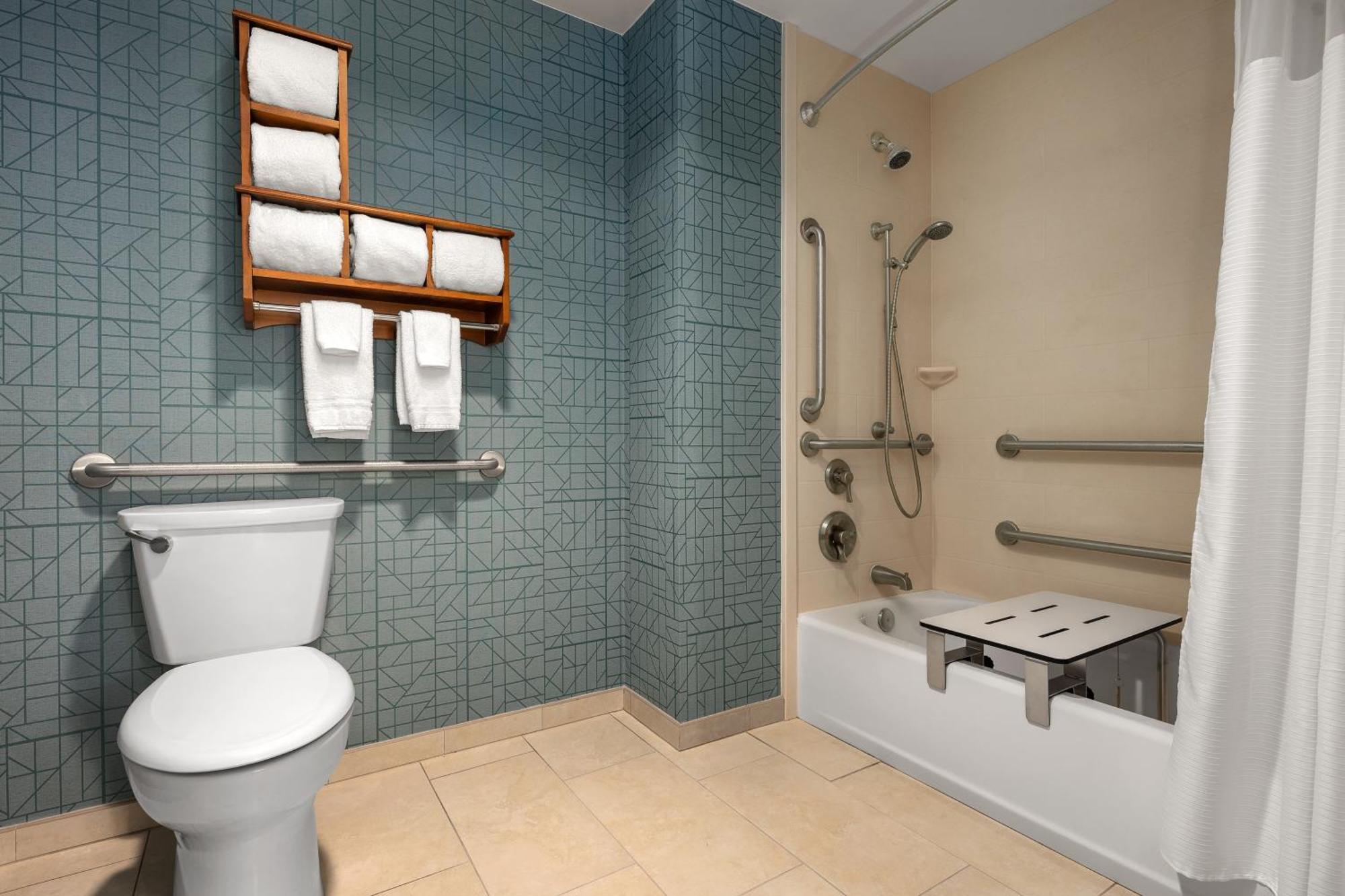 King Studio Suite Mobility Access or Non-Smoking