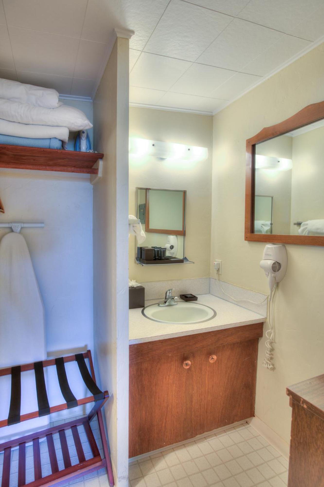 Queen Studio Cabin