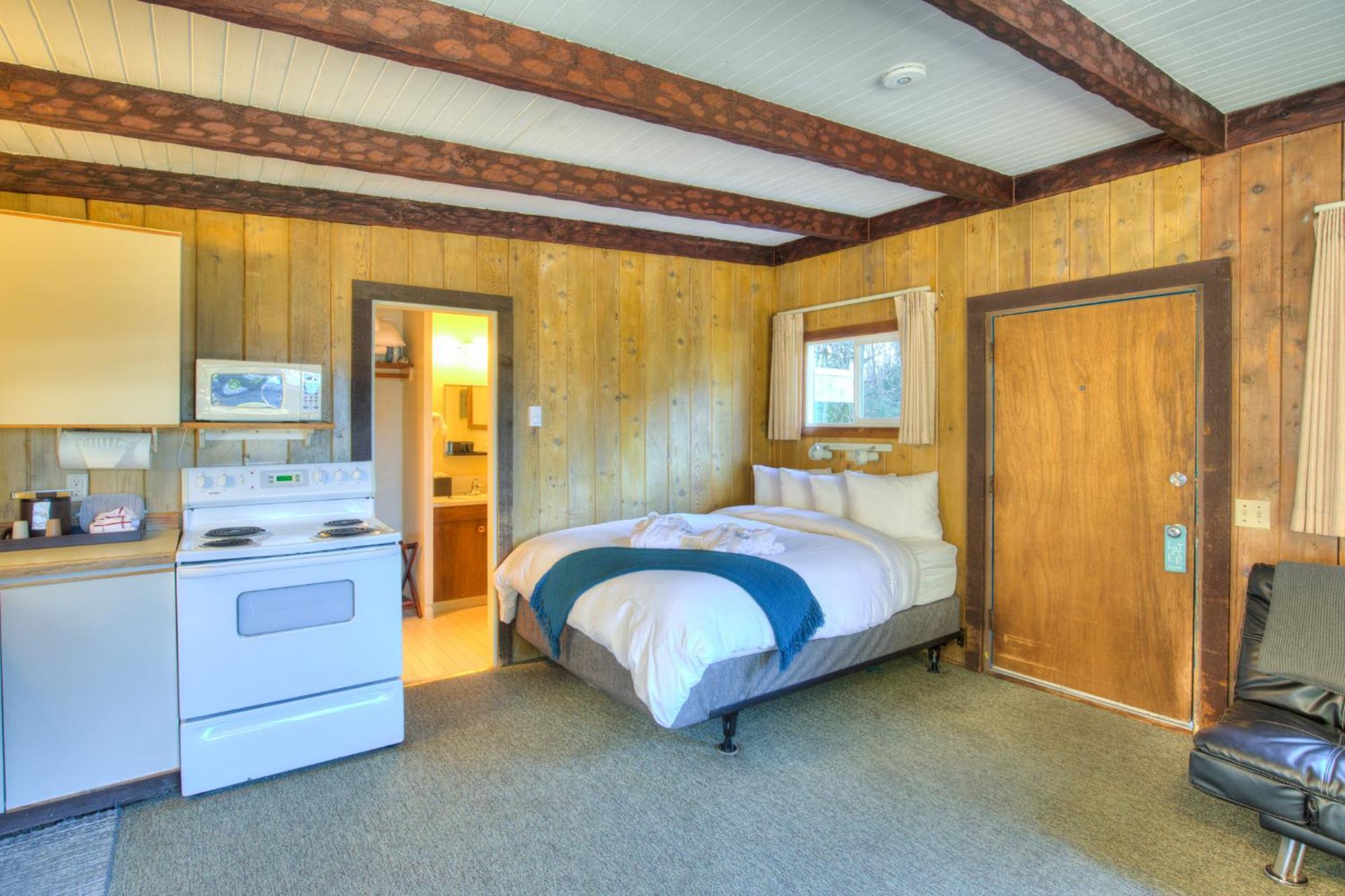 Queen Studio Cabin