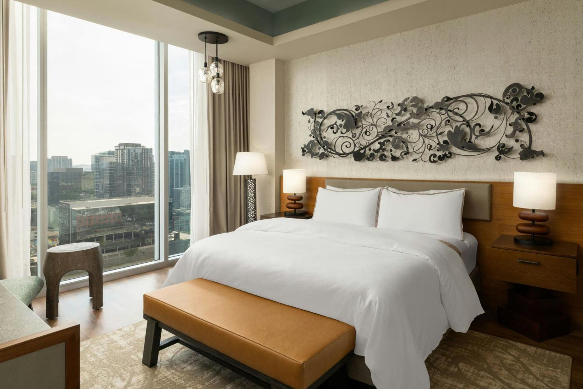 Executive Suite 1 King High Floor