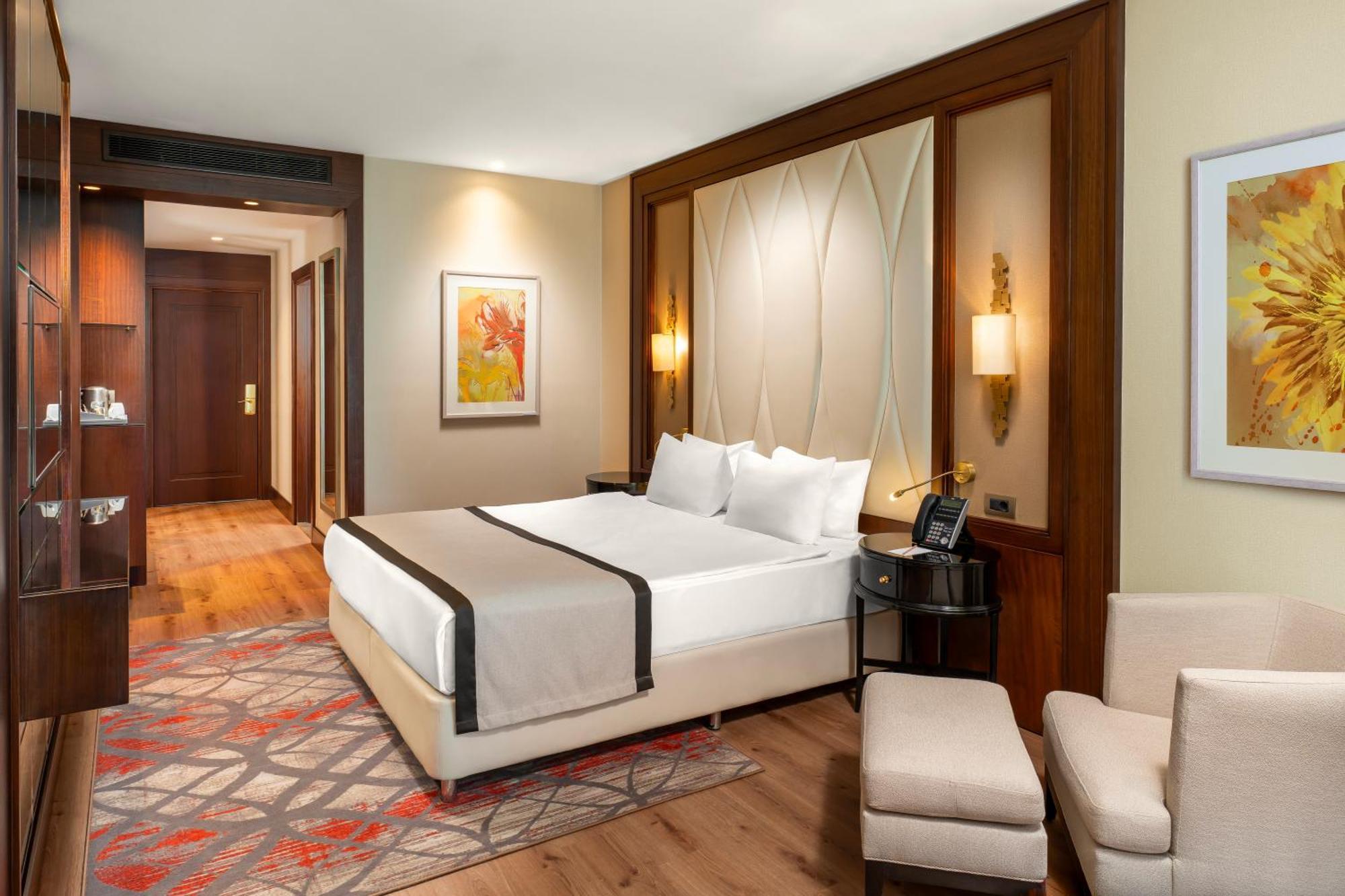 Superior Room Queen Size Bed