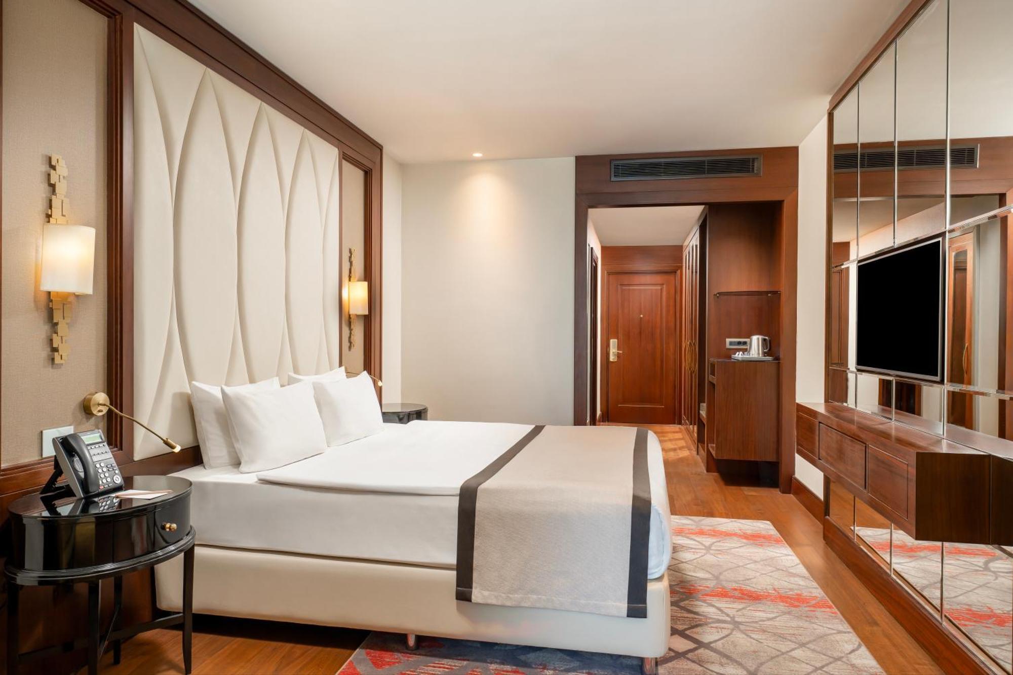 Premium Room Queen Size Bed