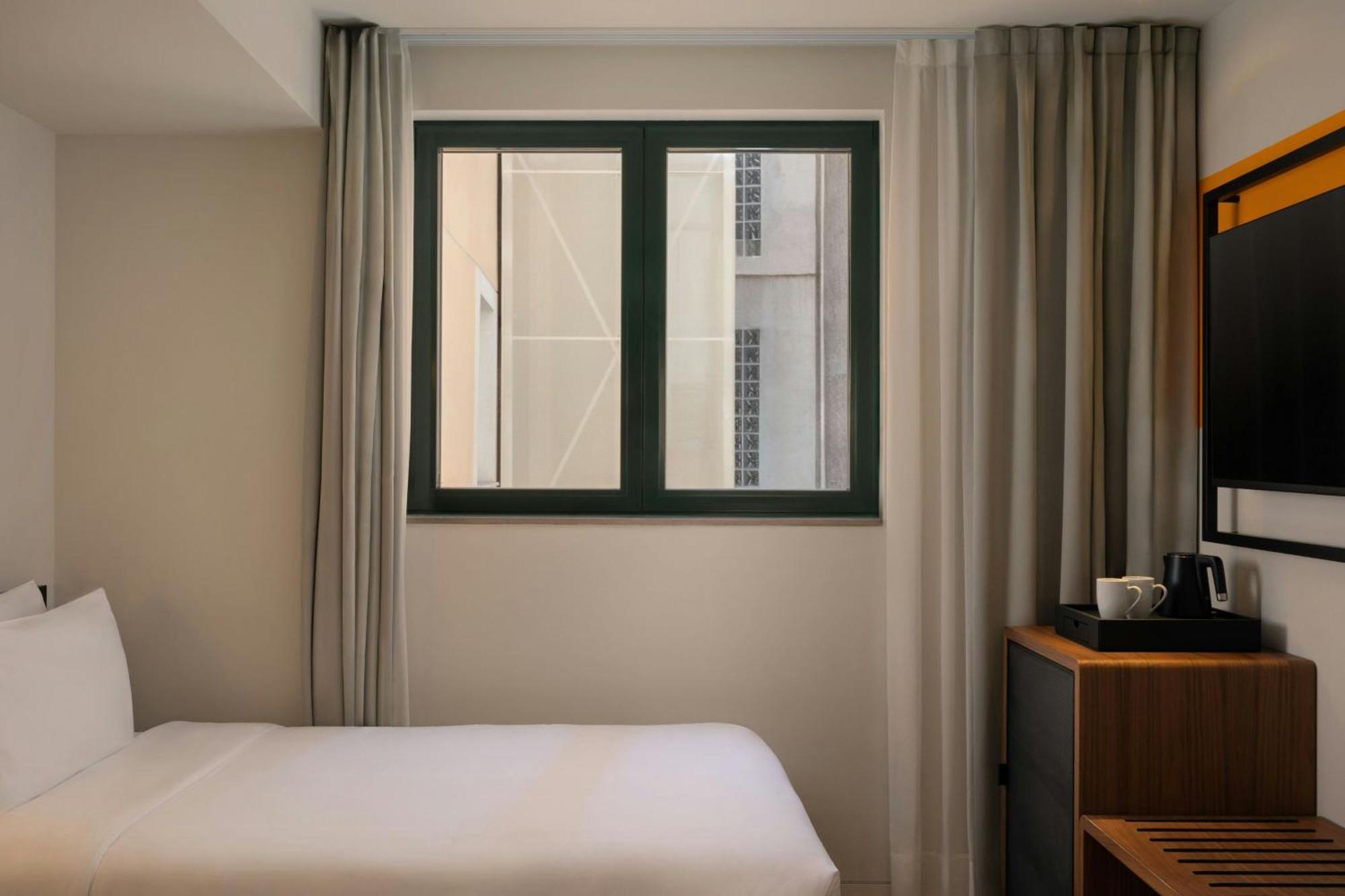 Aloft Twin Room