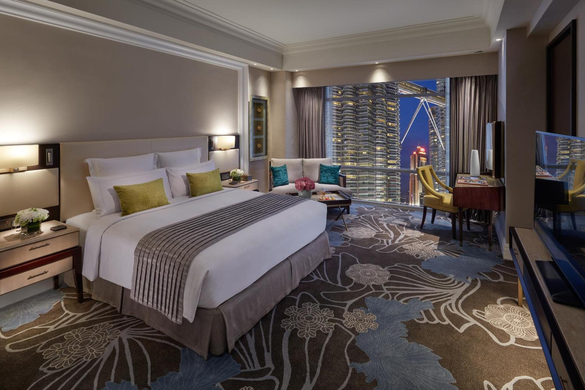 Deluxe Twin Towers View Room King Bed