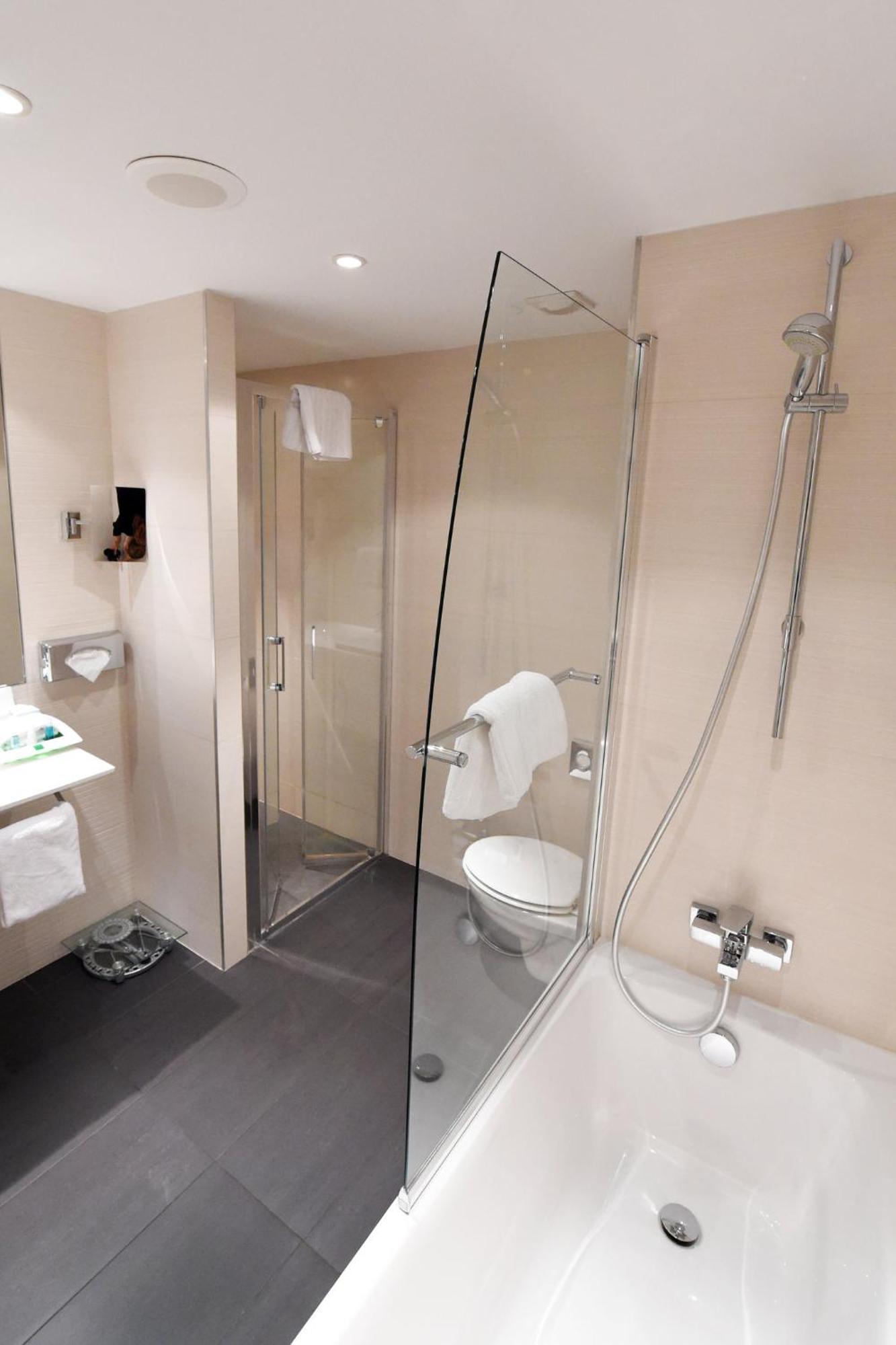 Premium Queen Room