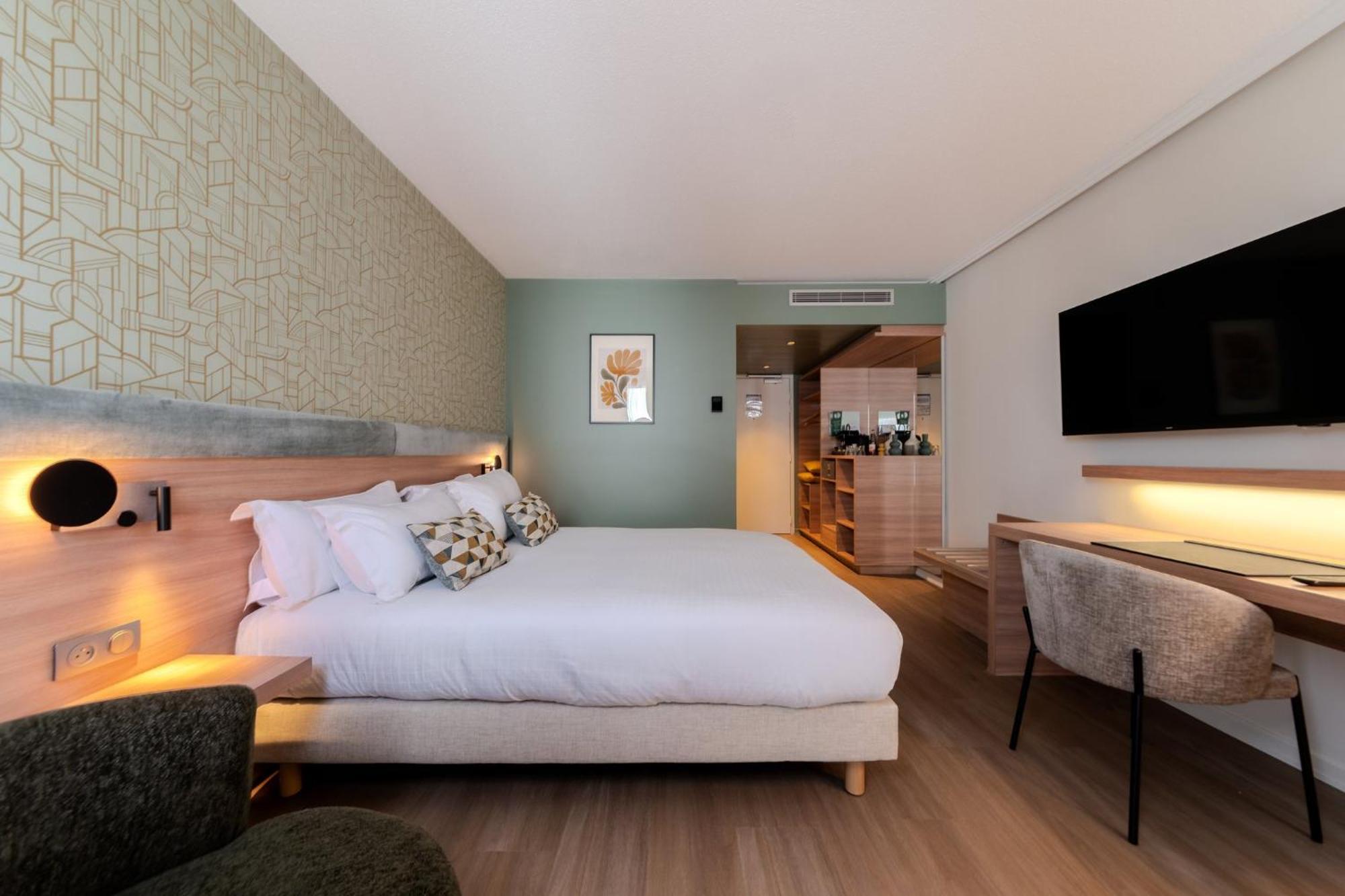 Standard Queen Room