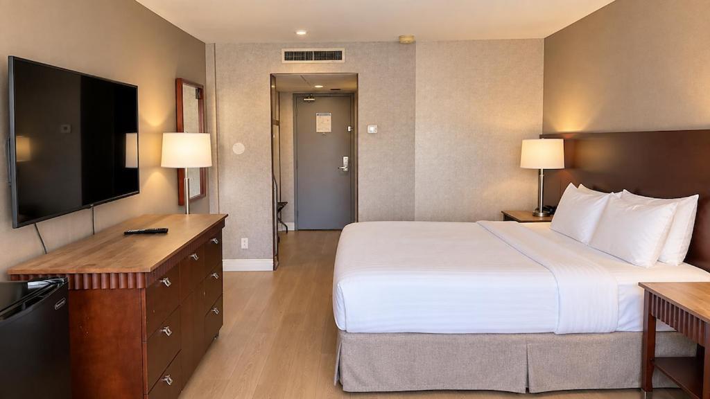 Classic Queen Room