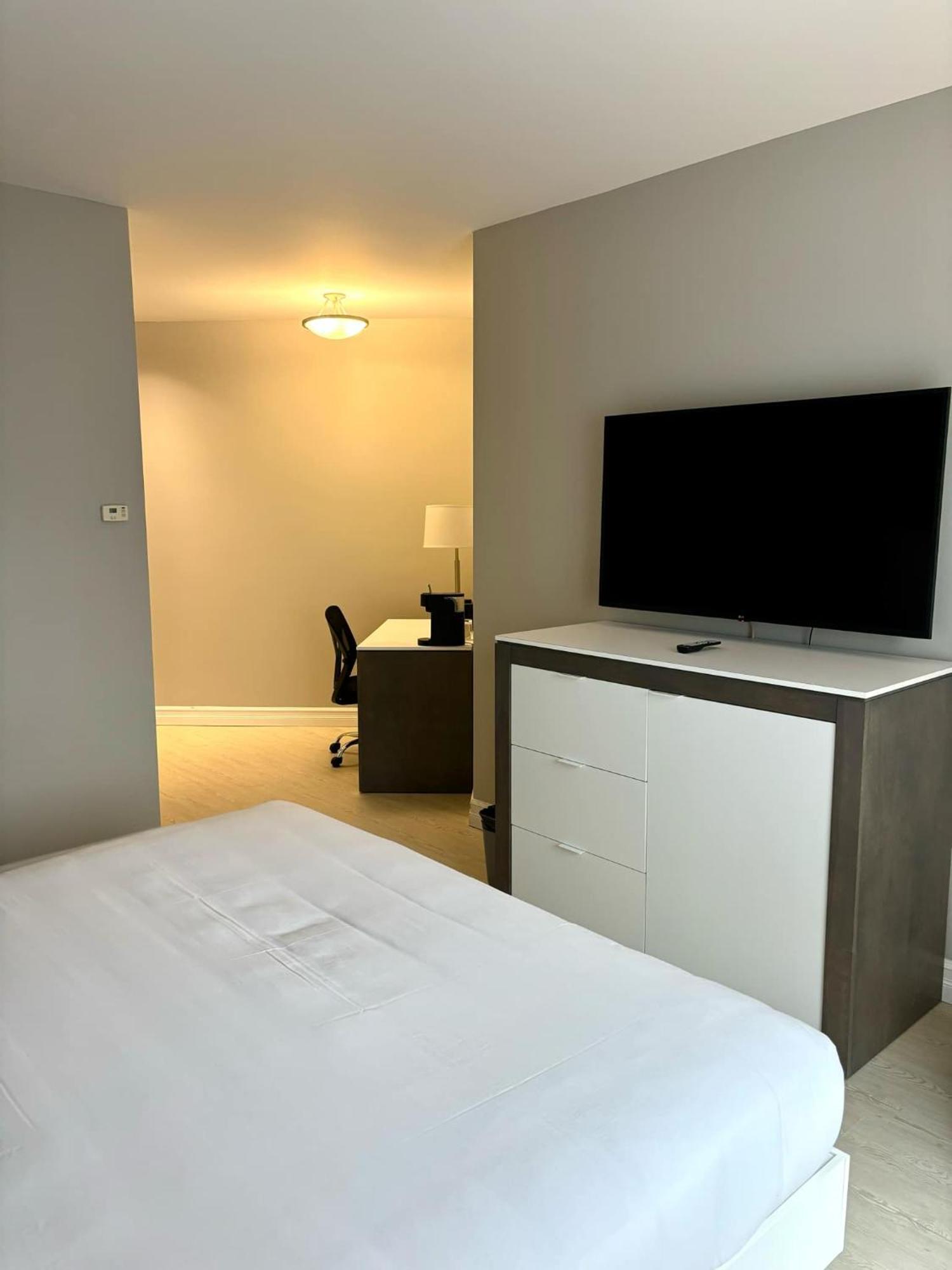 Economy Queen Room