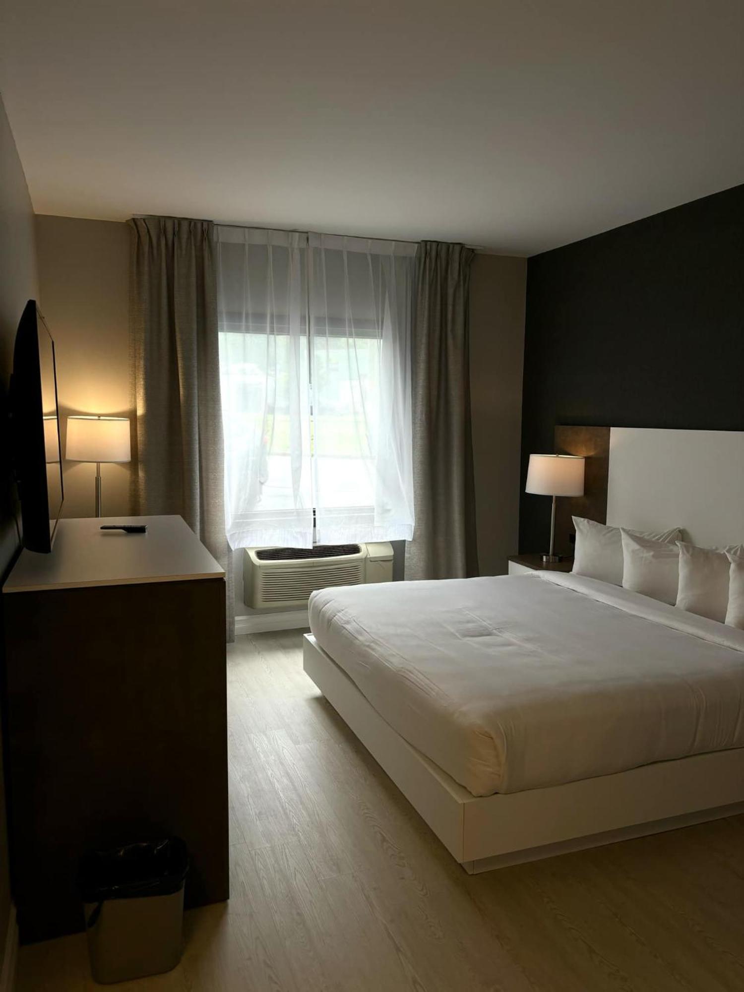 Economy Queen Room