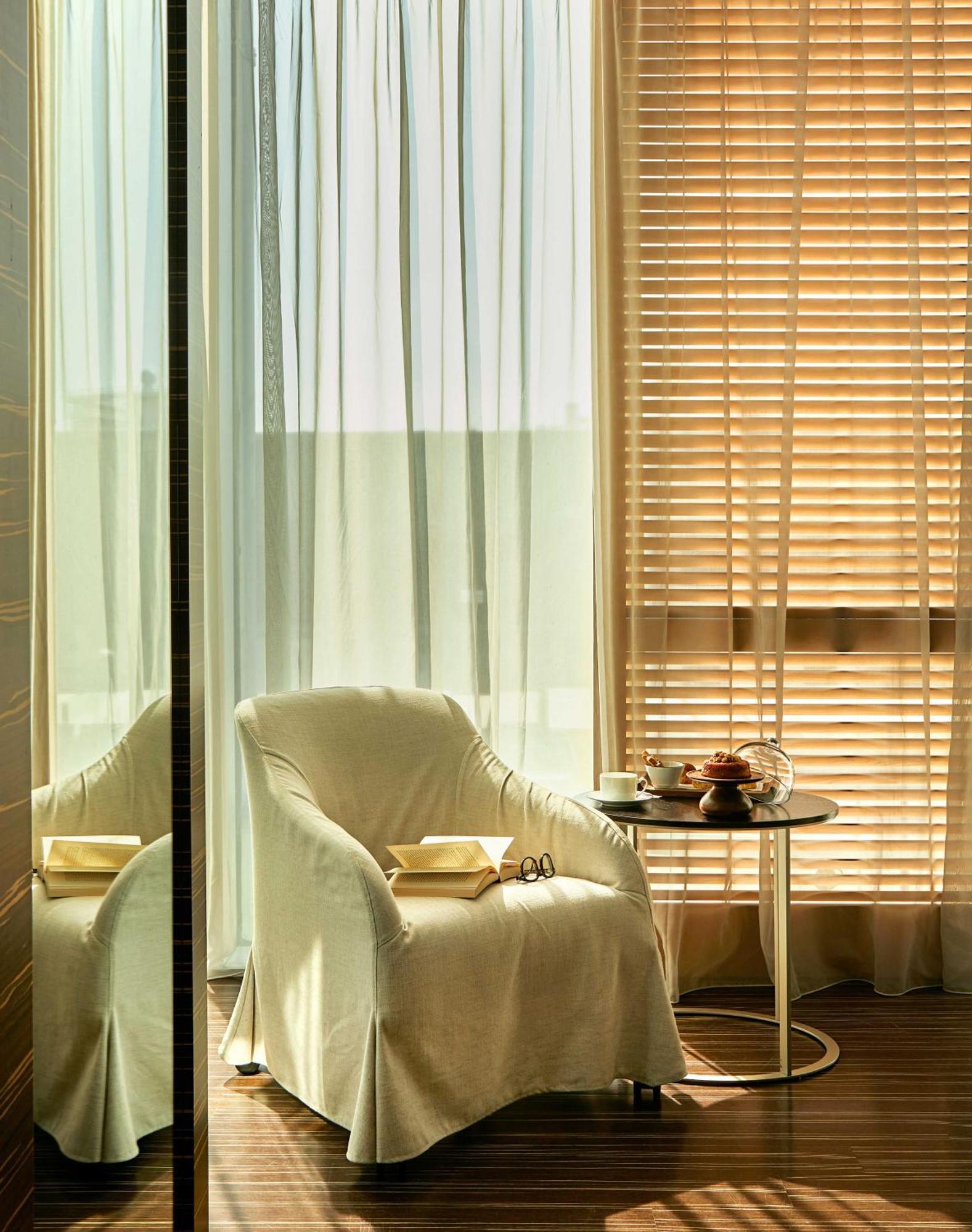 Junior Corner Suite
