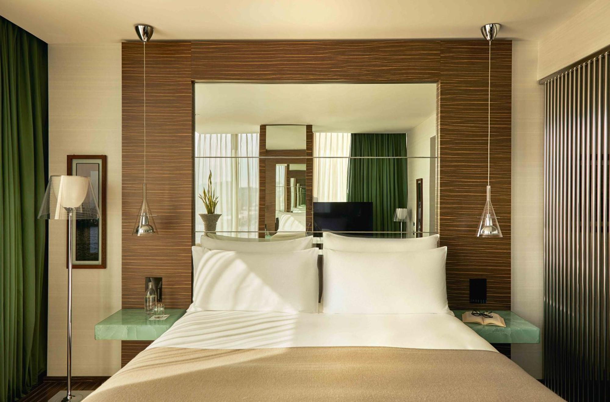 Junior Corner Suite