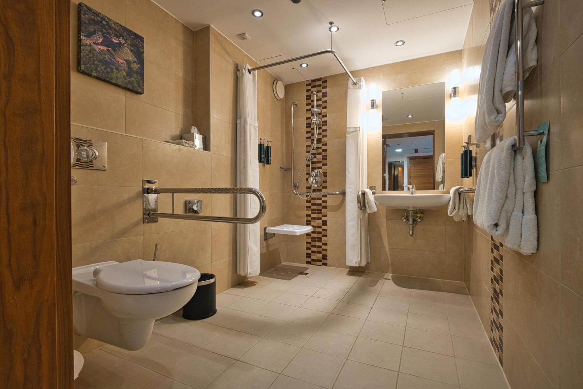Queen Room Accessible