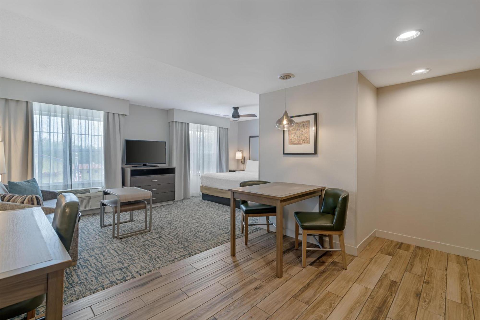 King Studio Suite Hearing Access or Non-Smoking