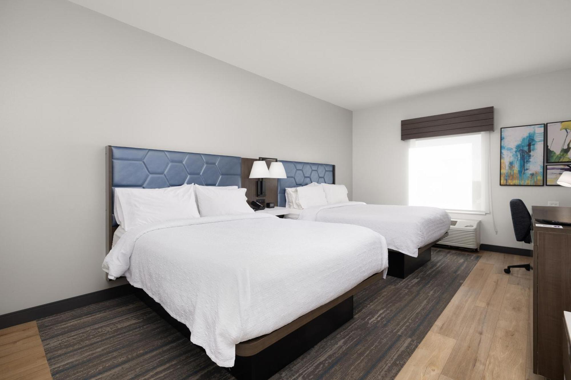 Queen Room Two Queen Beds Mobility Hearing Access or Non-Smoking