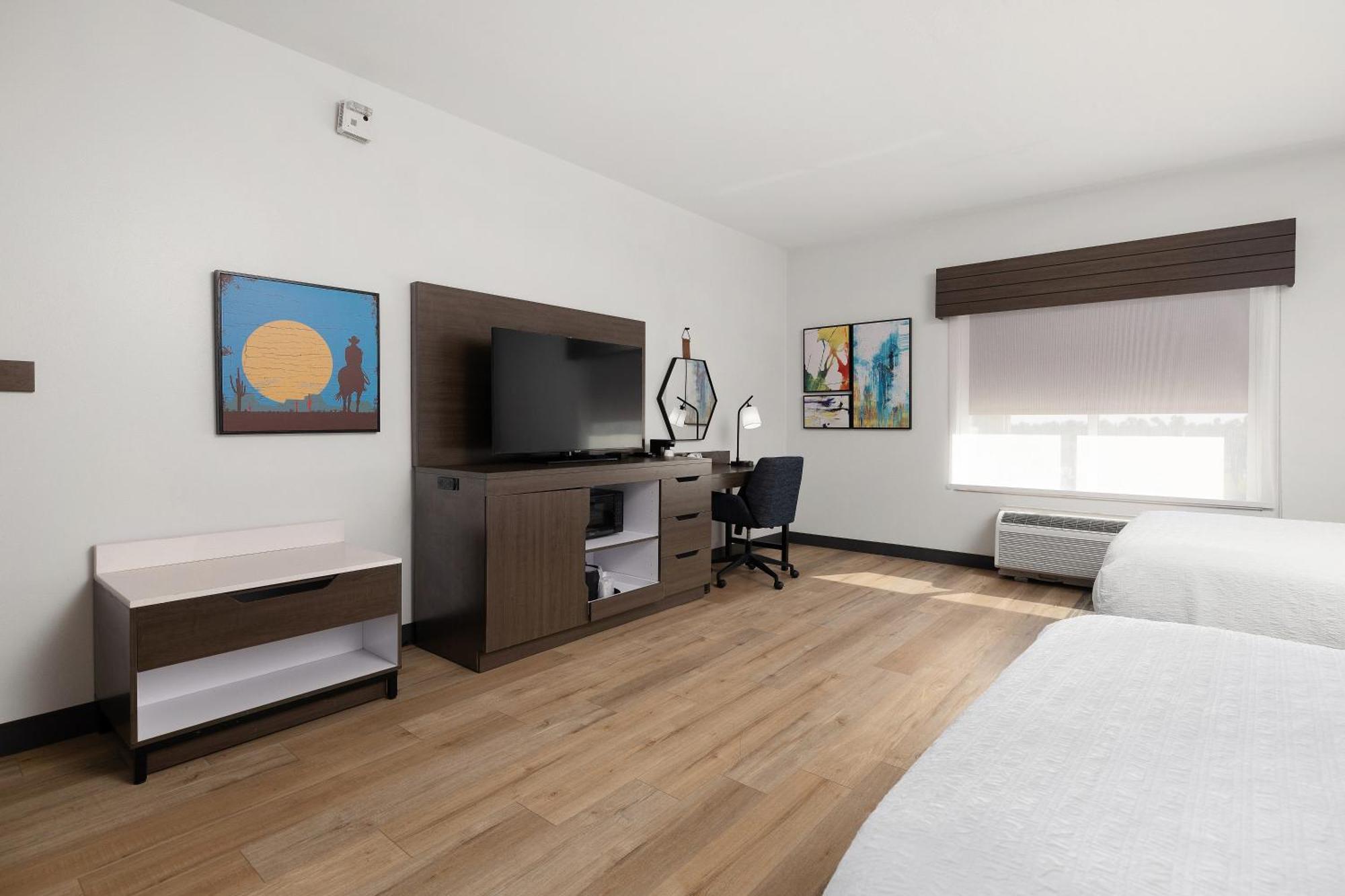 Queen Room Two Queen Beds Mobility Hearing Access or Non-Smoking