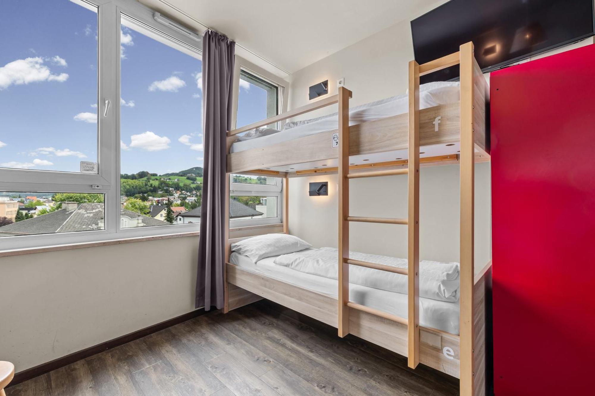Bed 6-Bed Female Dormitory Room