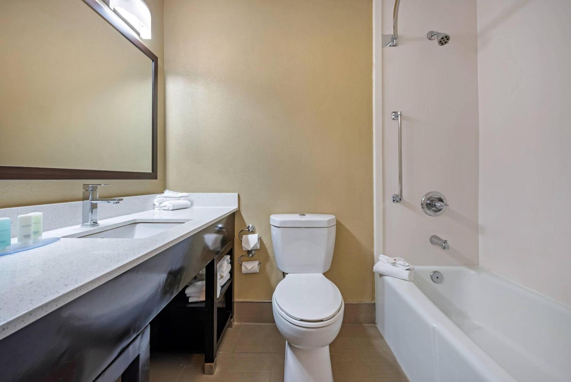 King Room - Accessible/Non-Smoking