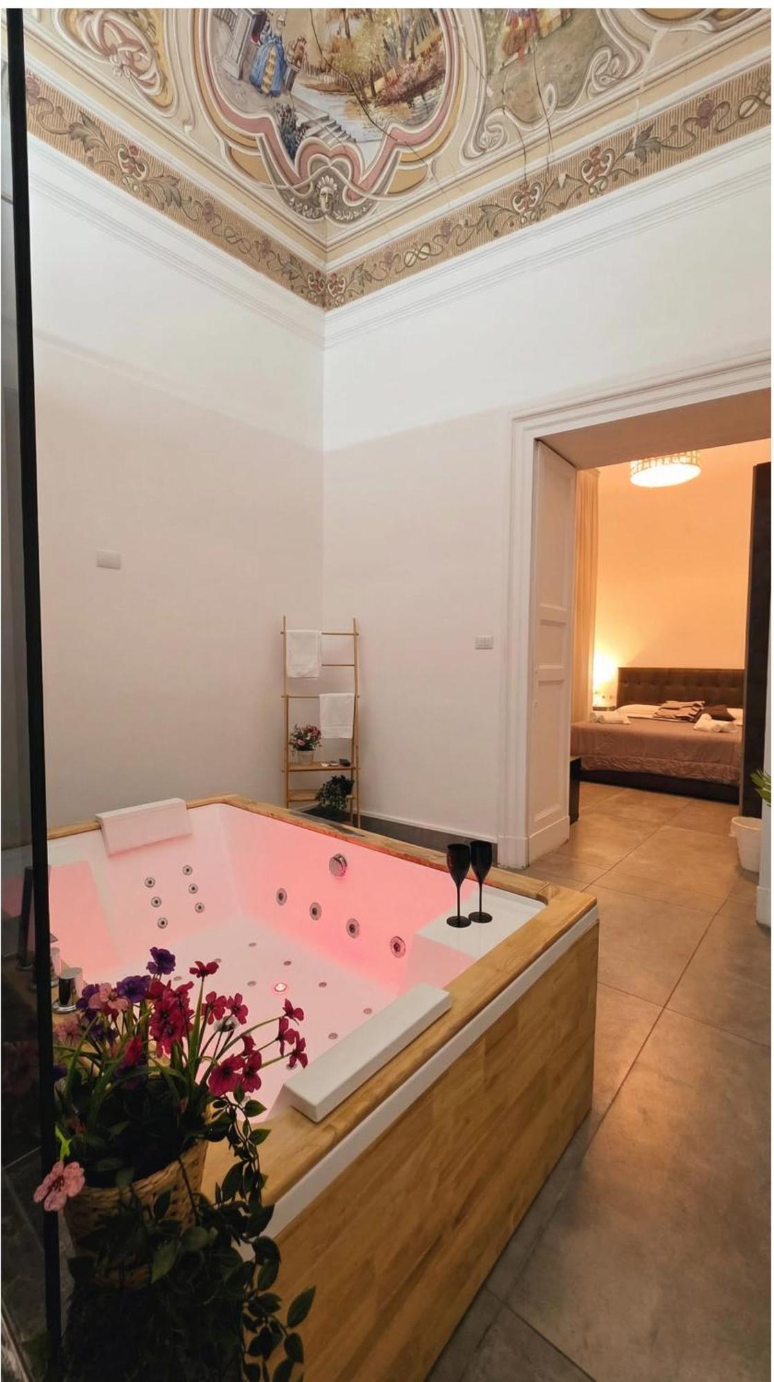 King Suite Spa Bath