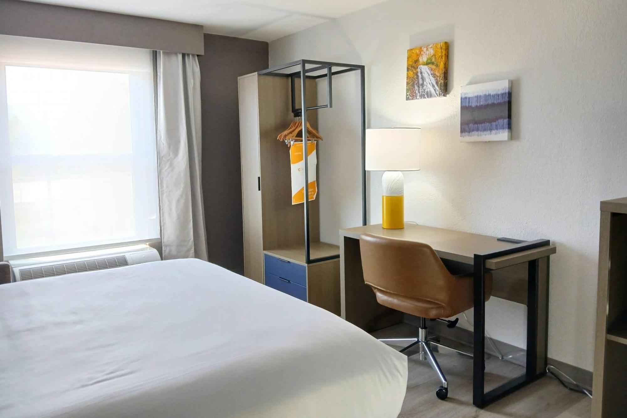Queen Suite Two Queen Beds Non-Smoking