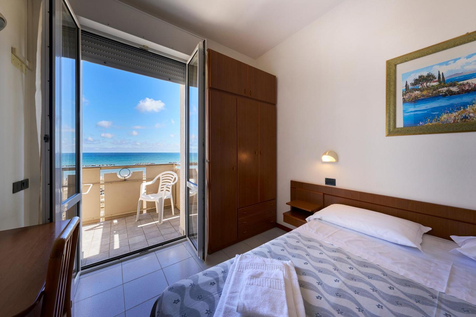 Triple Room Sea View Beach Access