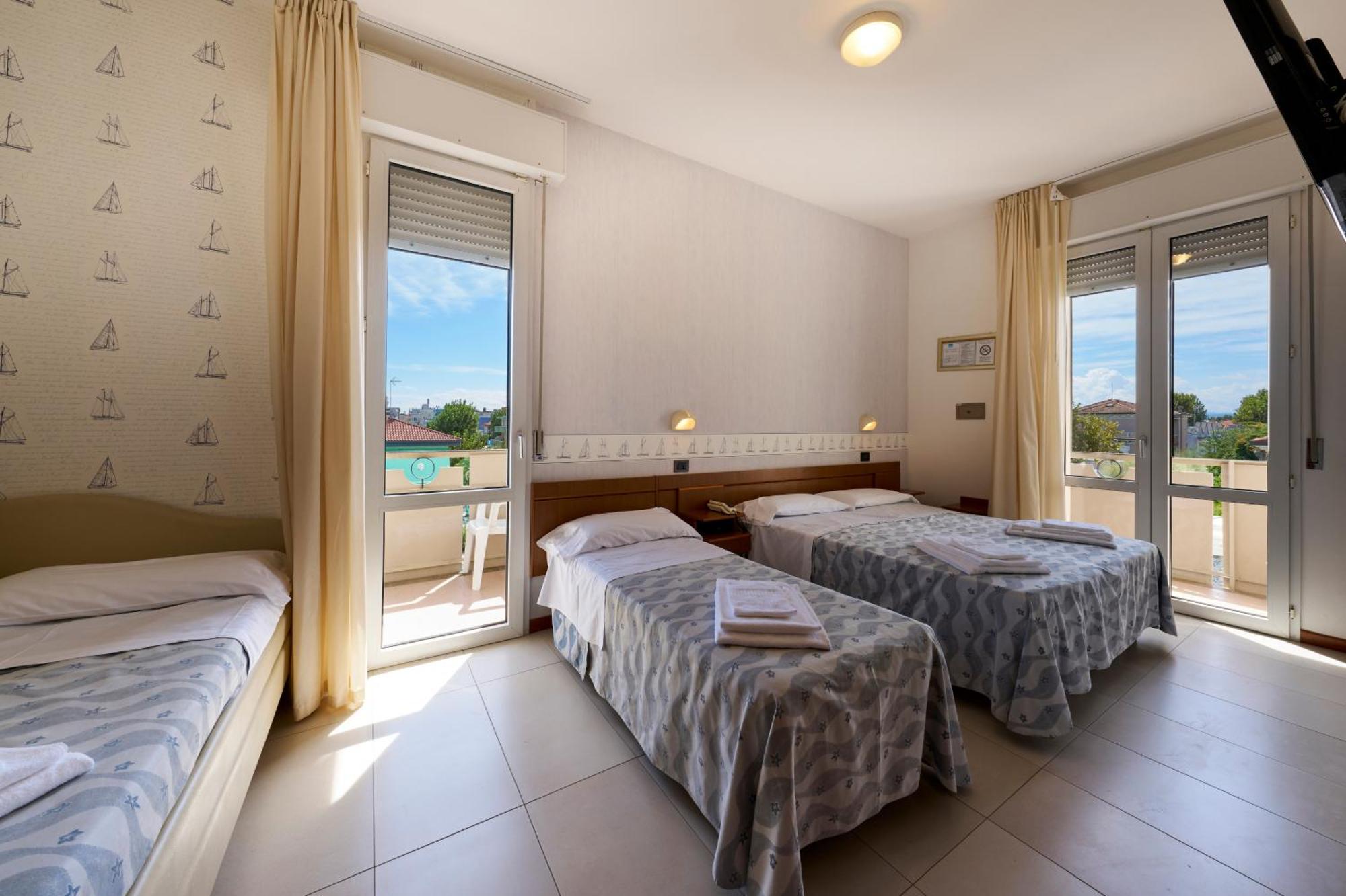Quadruple Room Sea View Beach Access