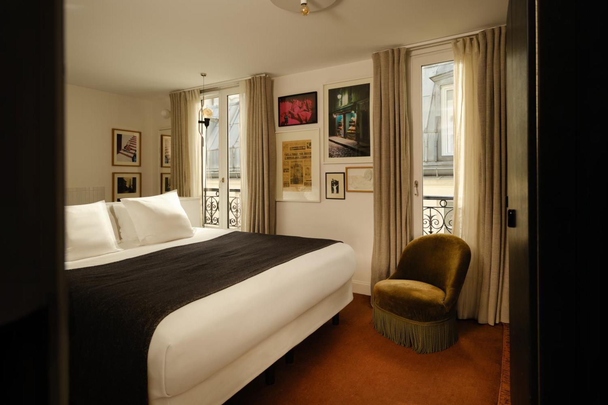 Deluxe Room "Pigalle 22"