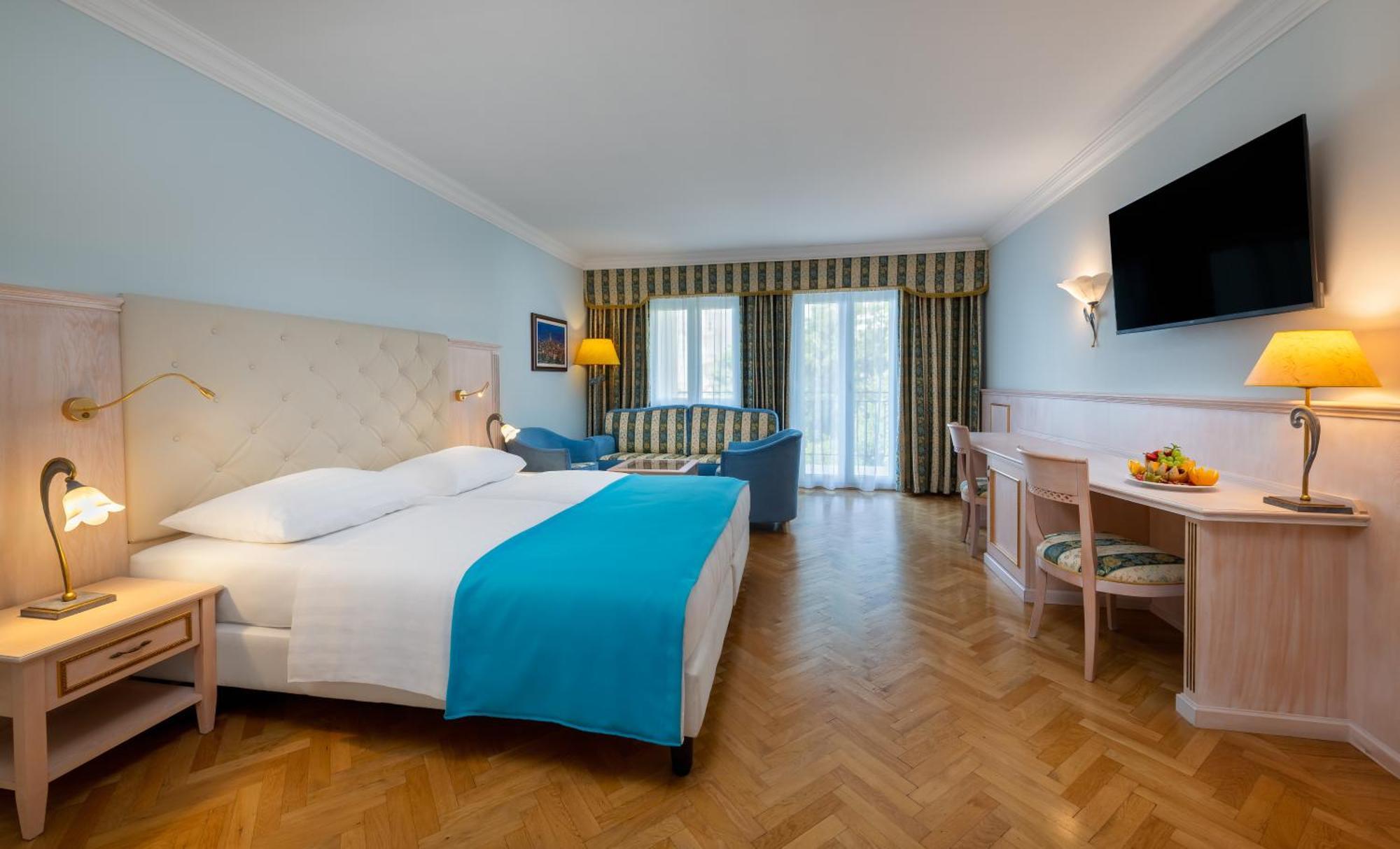 Premium Double Room Park View