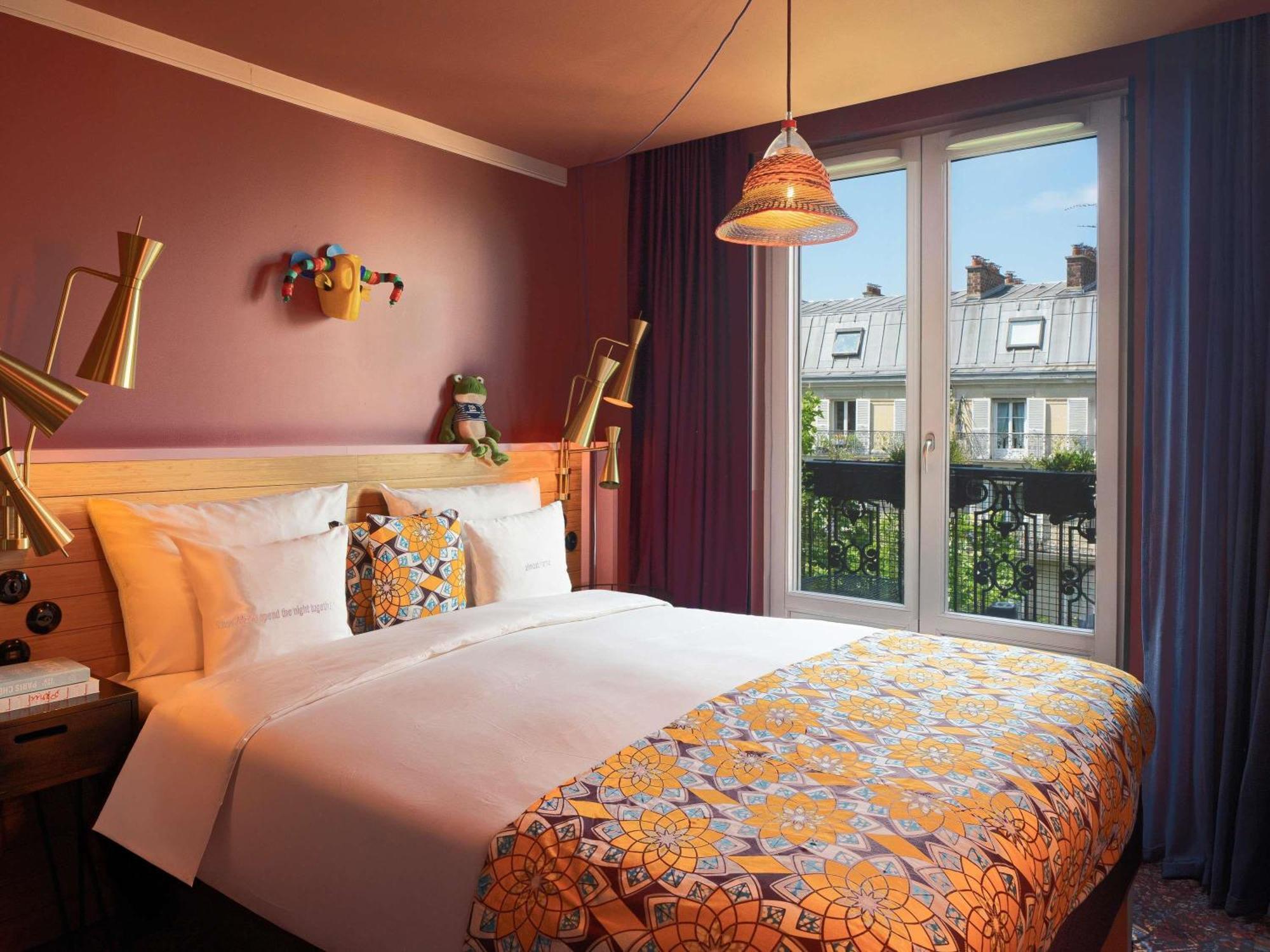 Medium Room Balcony Paris View