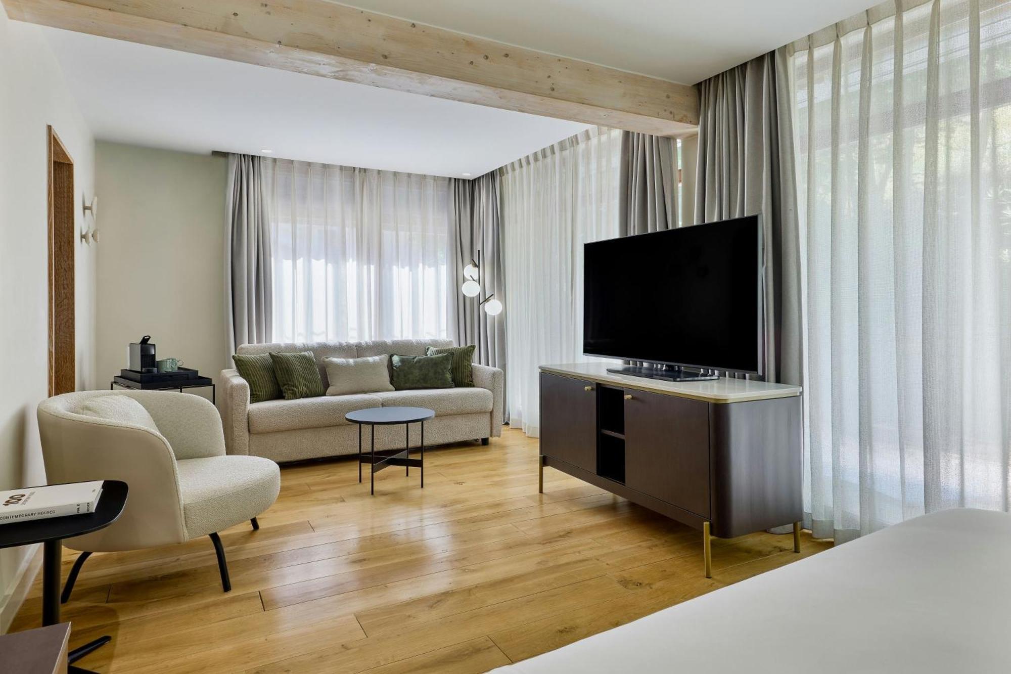 Park One-Bedroom Junior Suite King Bed Balcony