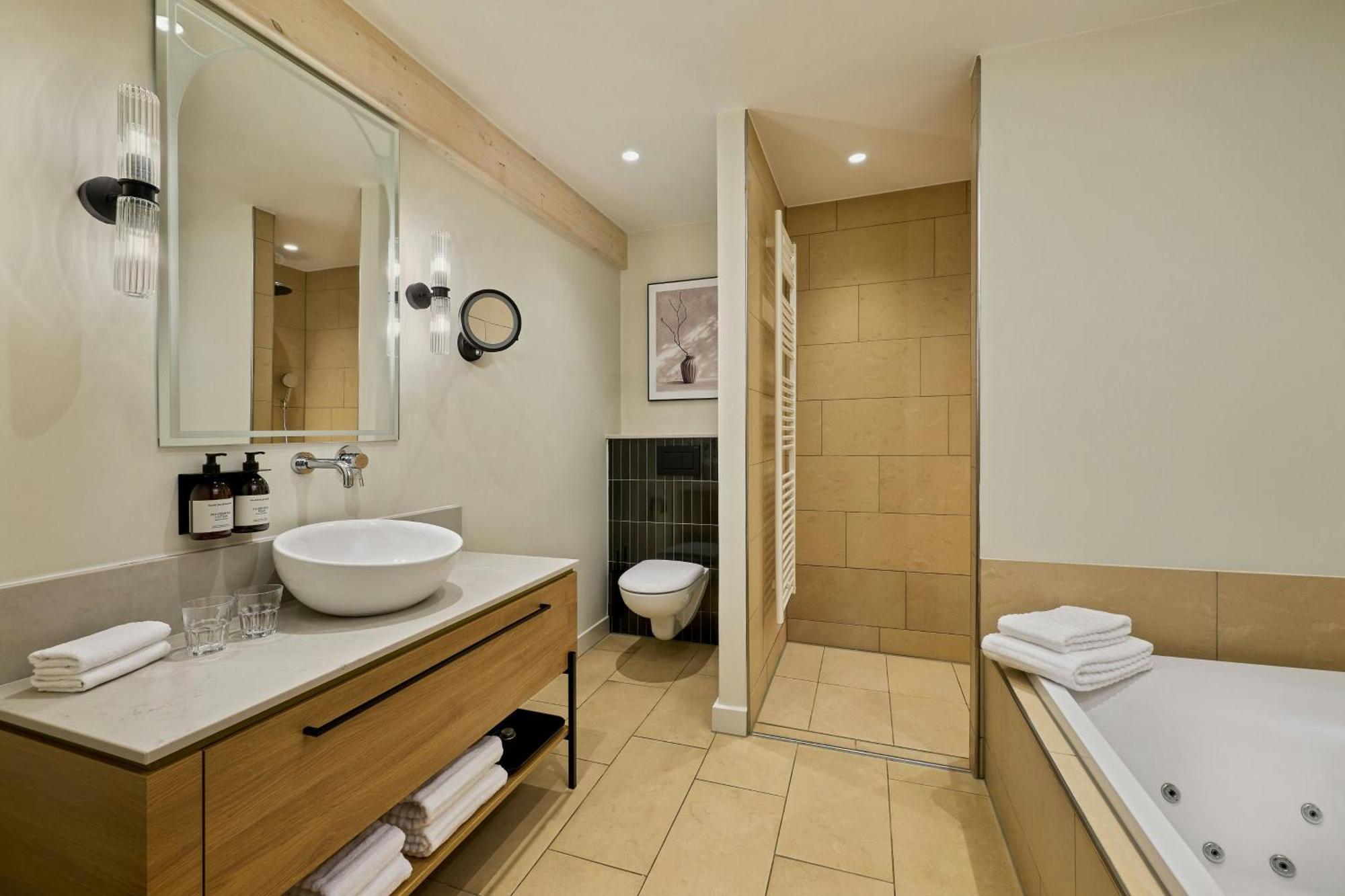 Park One-Bedroom Junior Suite King Bed Balcony