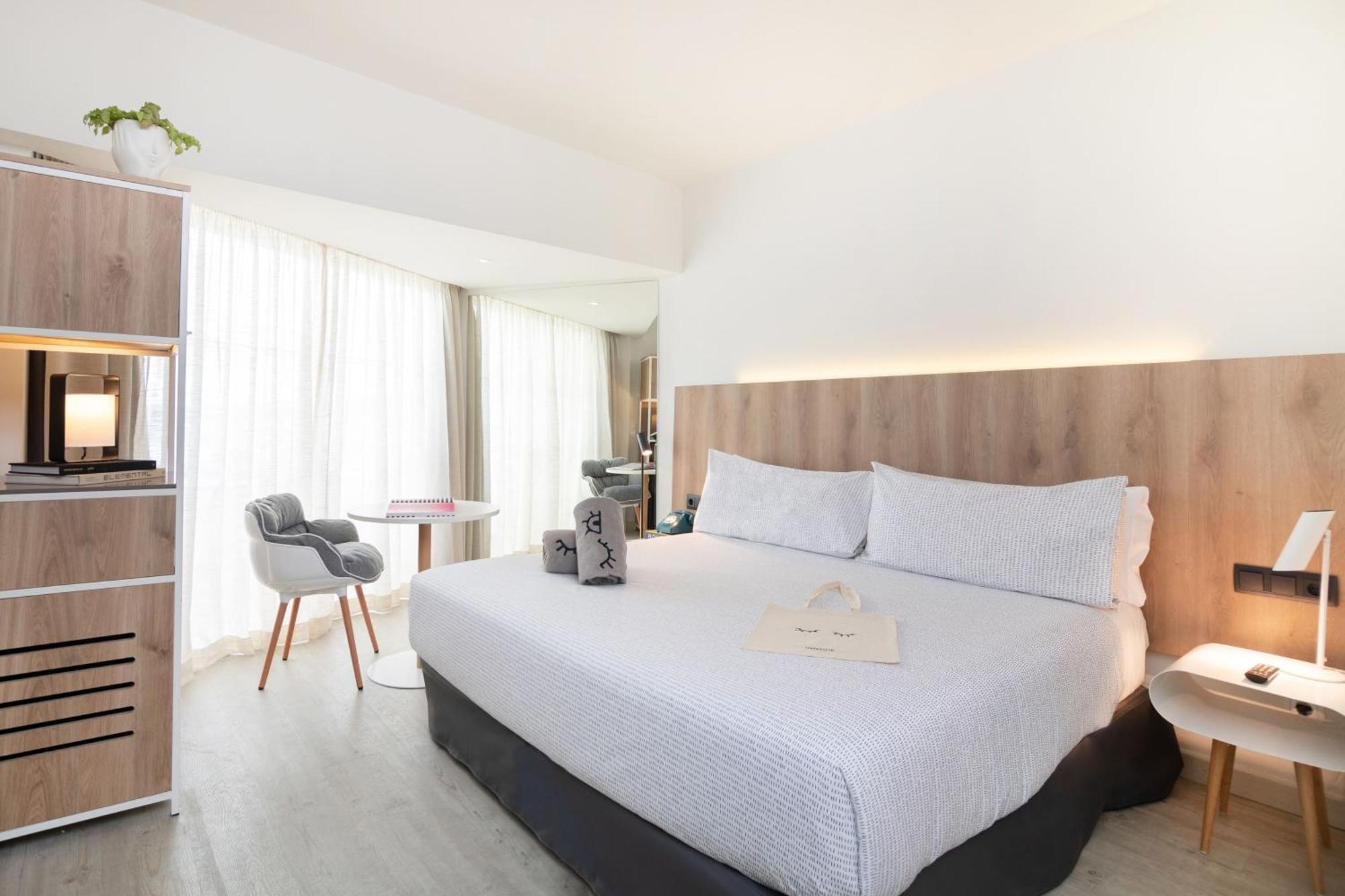 2 Innside Interconnected Rooms