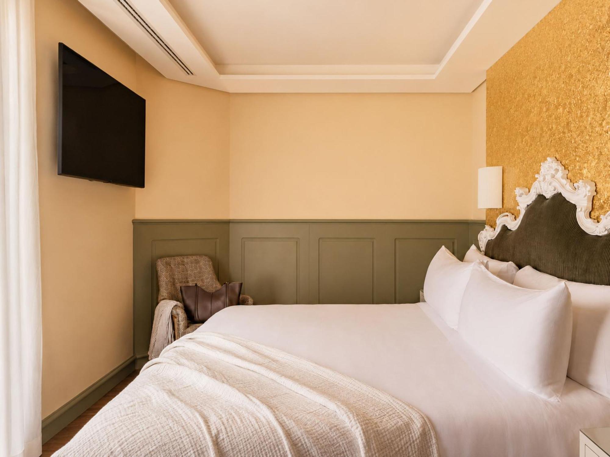 Junior Suite Red Level
