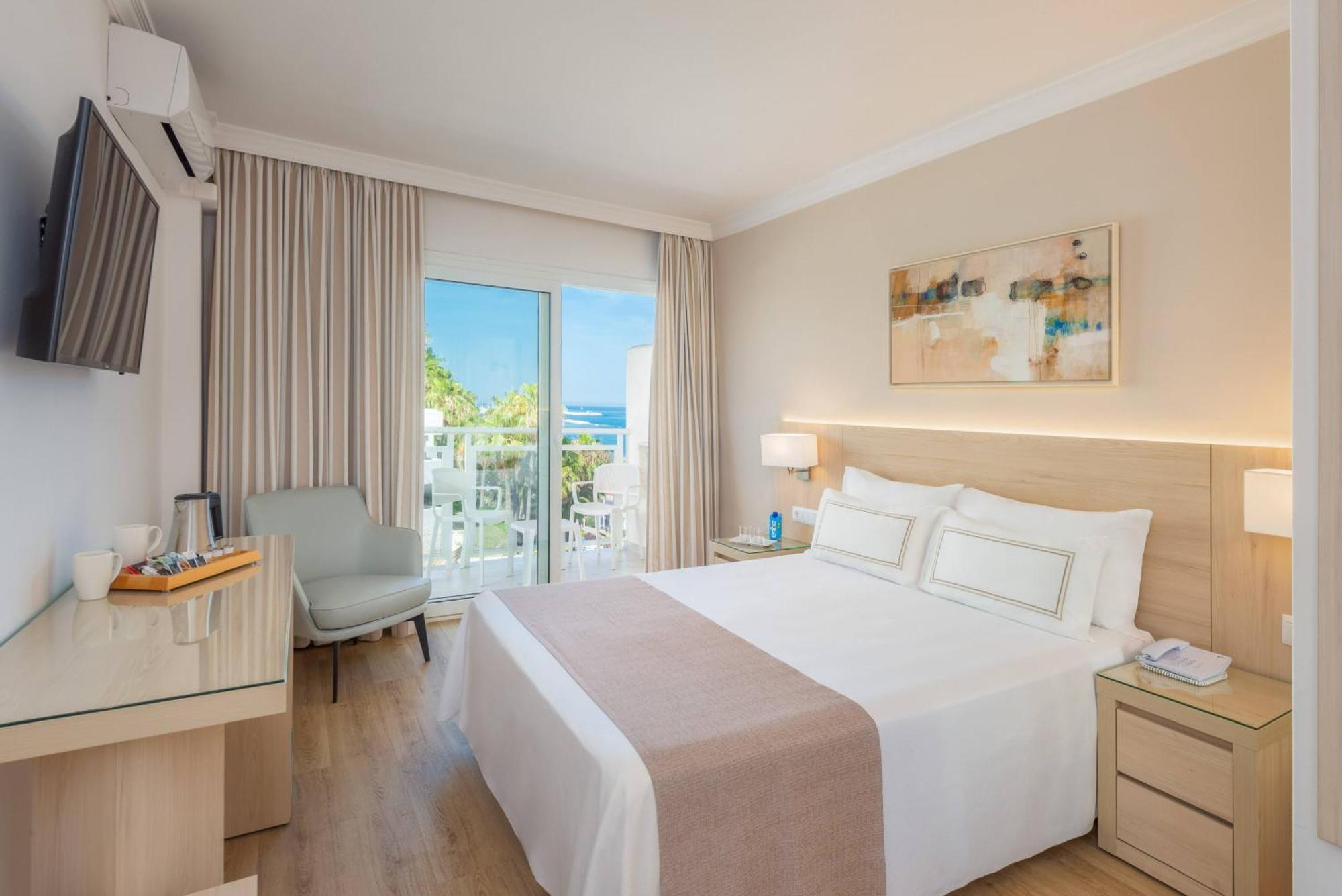 Standard Room Lateral Sea View