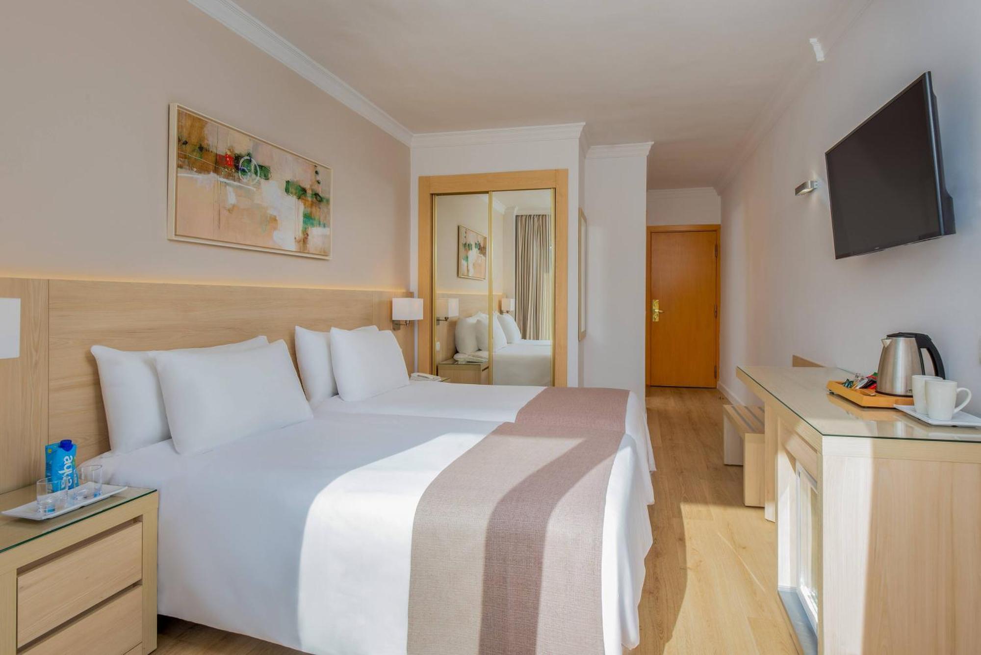 Standard Room Lateral Sea View