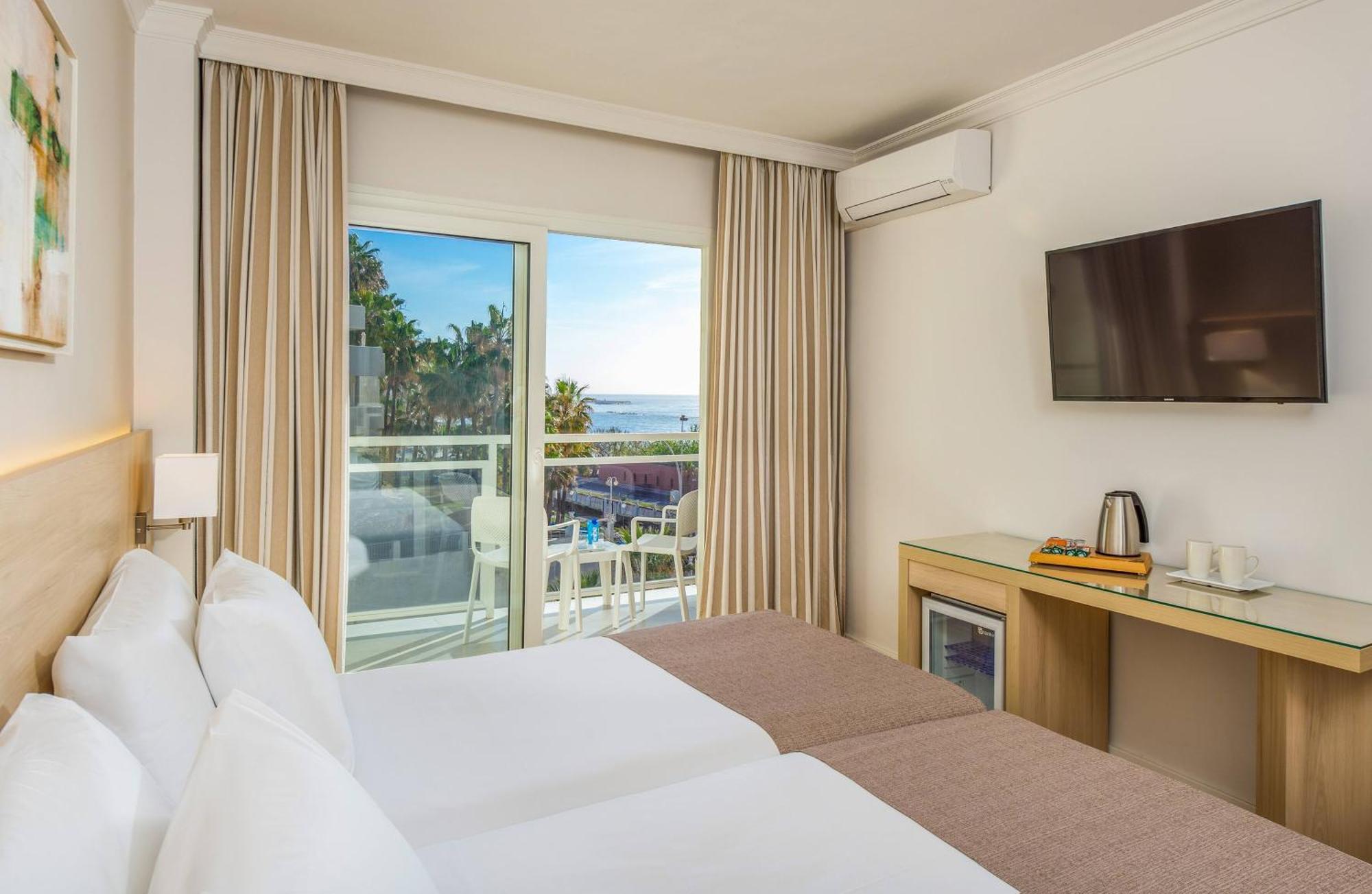 Standard Room Lateral Sea View