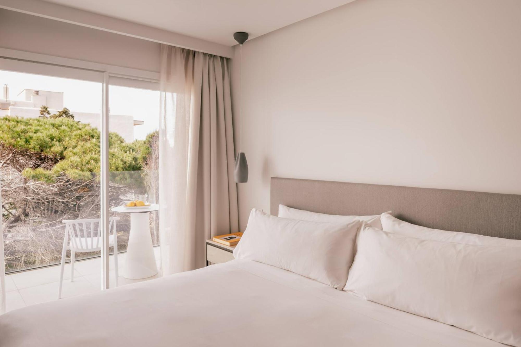 Deluxe Room Partial Sea View