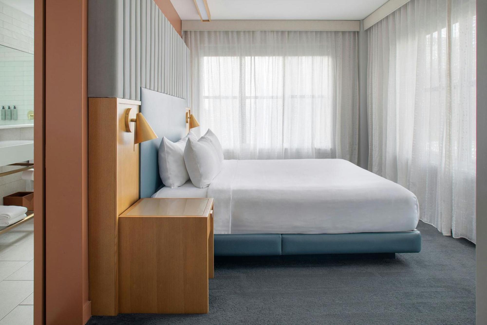 One-Bedroom Corner King Suite