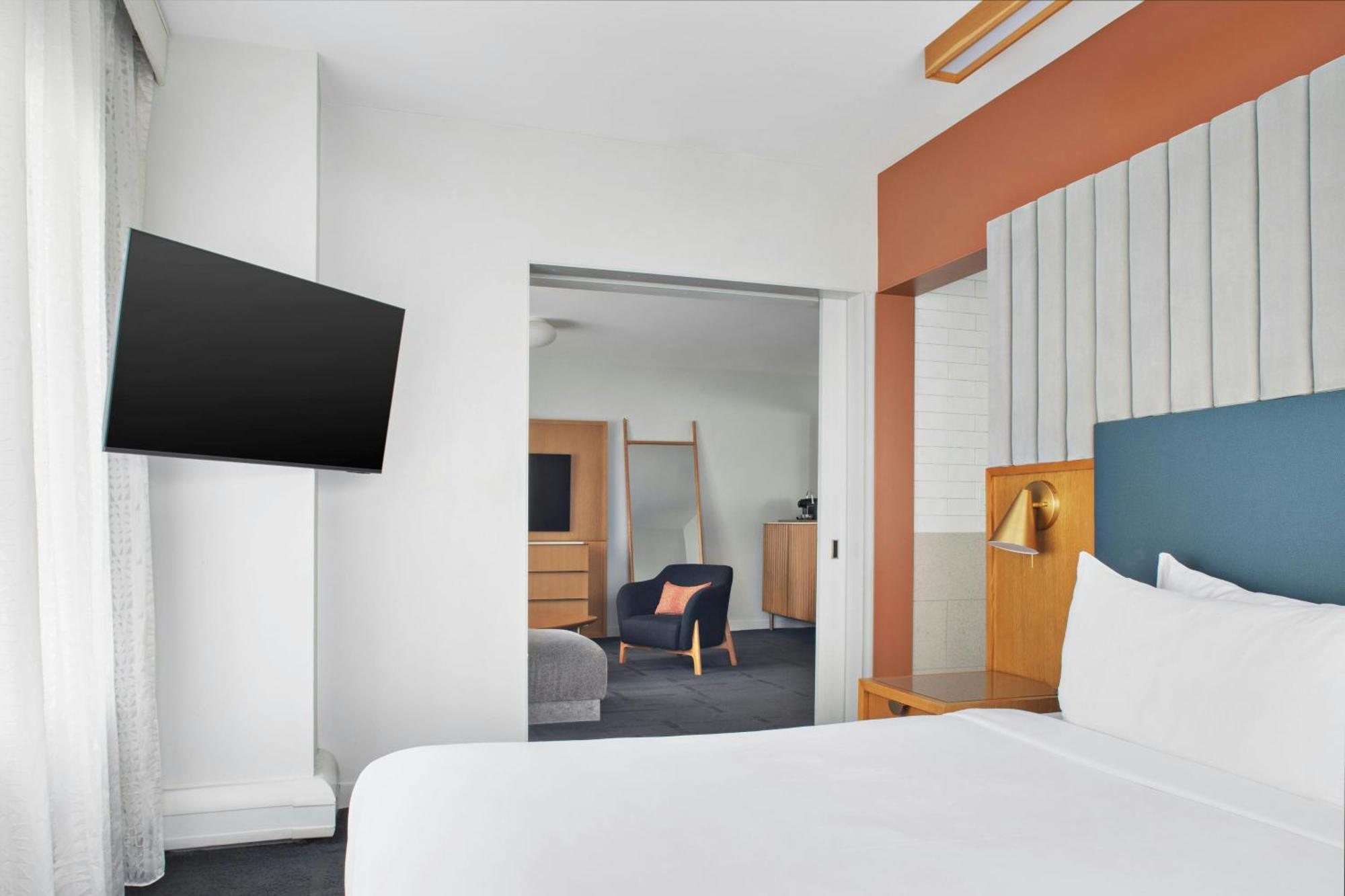 One-Bedroom Corner King Suite