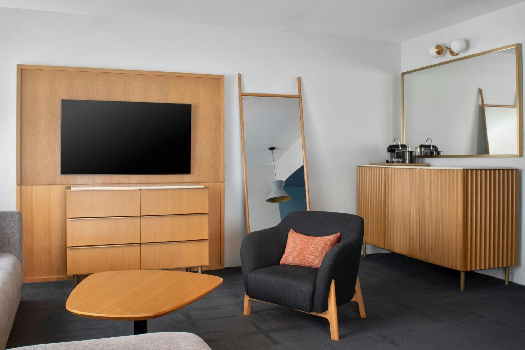 One-Bedroom Corner King Suite