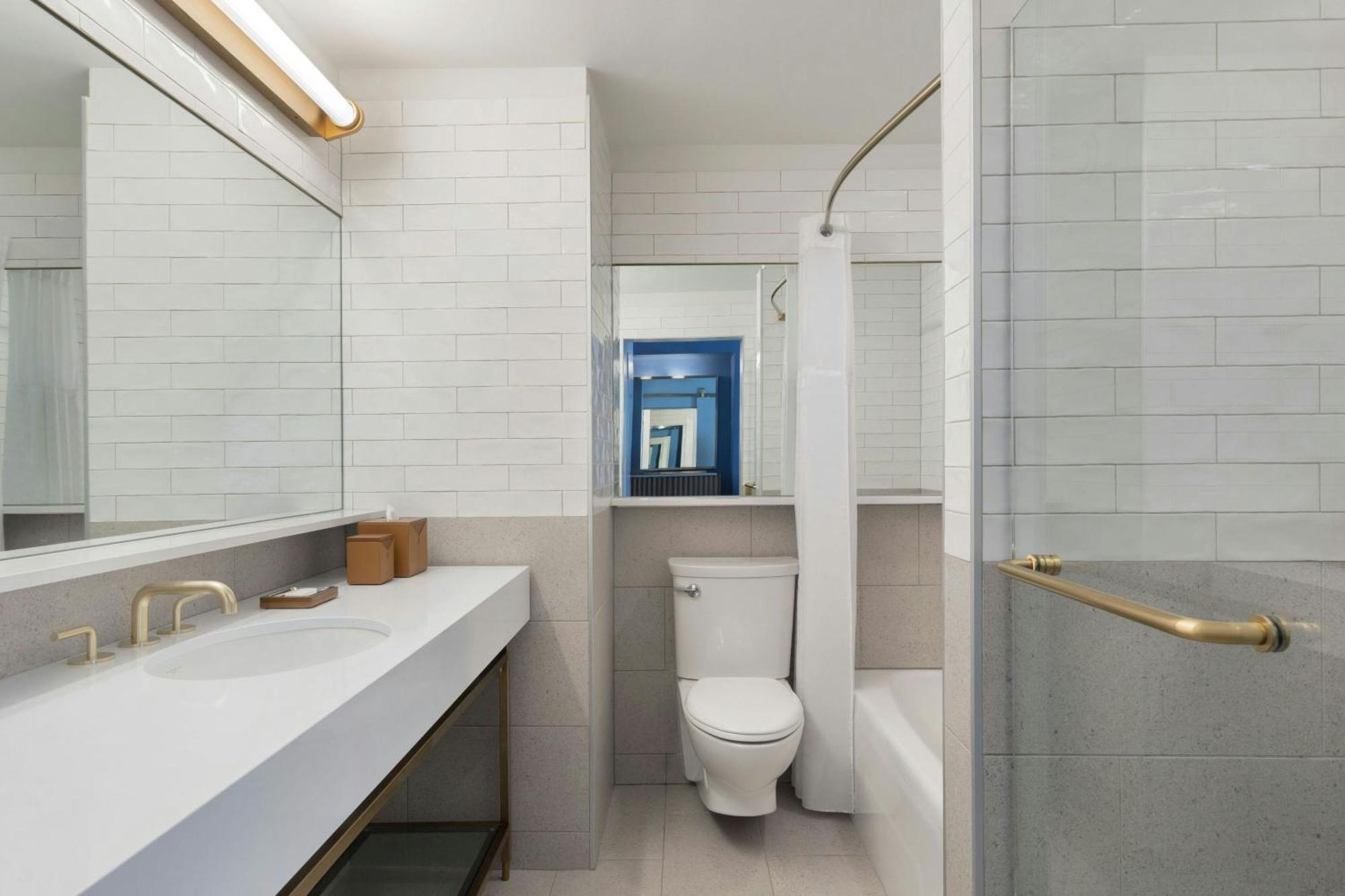One-Bedroom Queen Suite