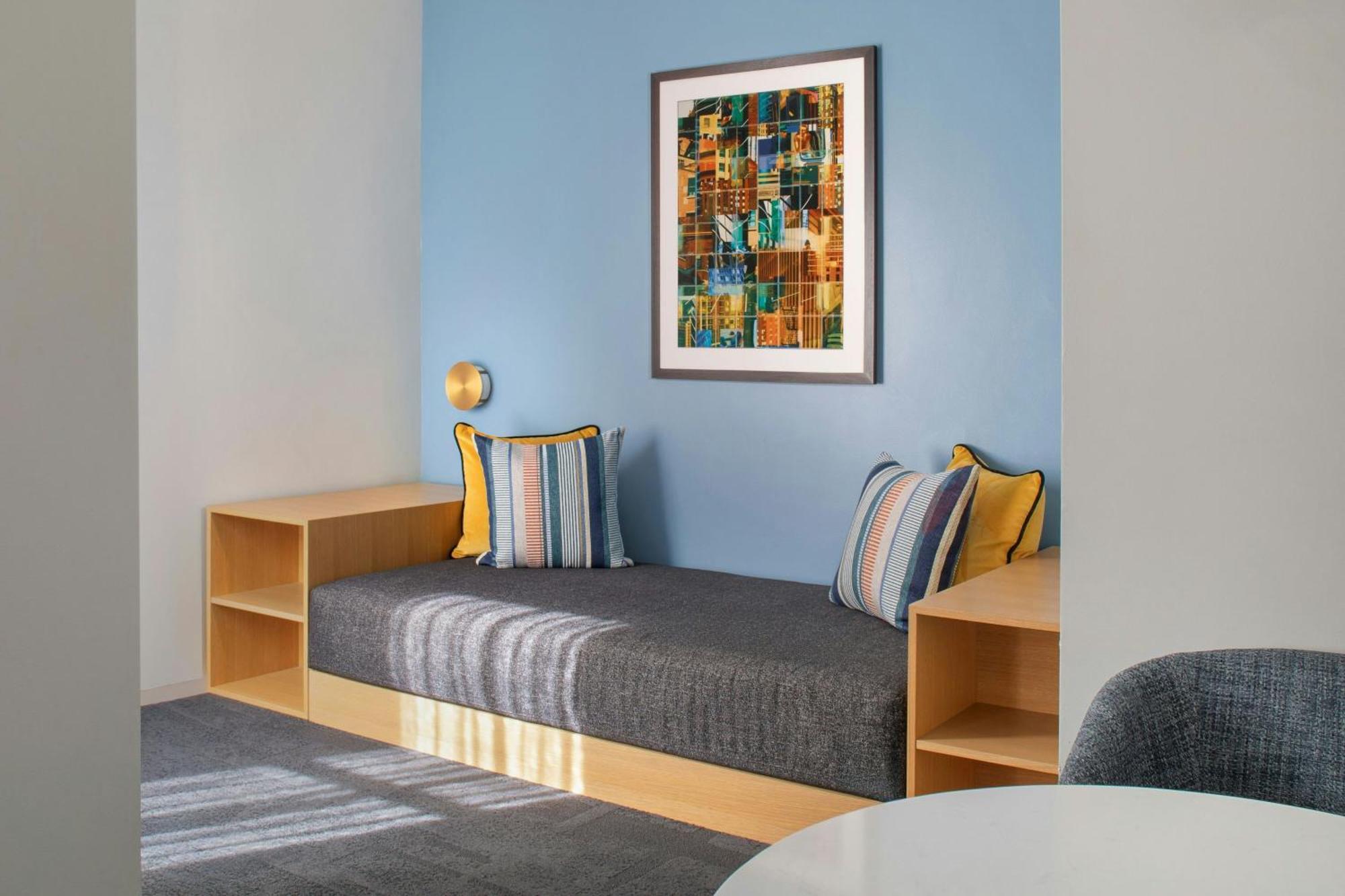 One-Bedroom Queen Suite