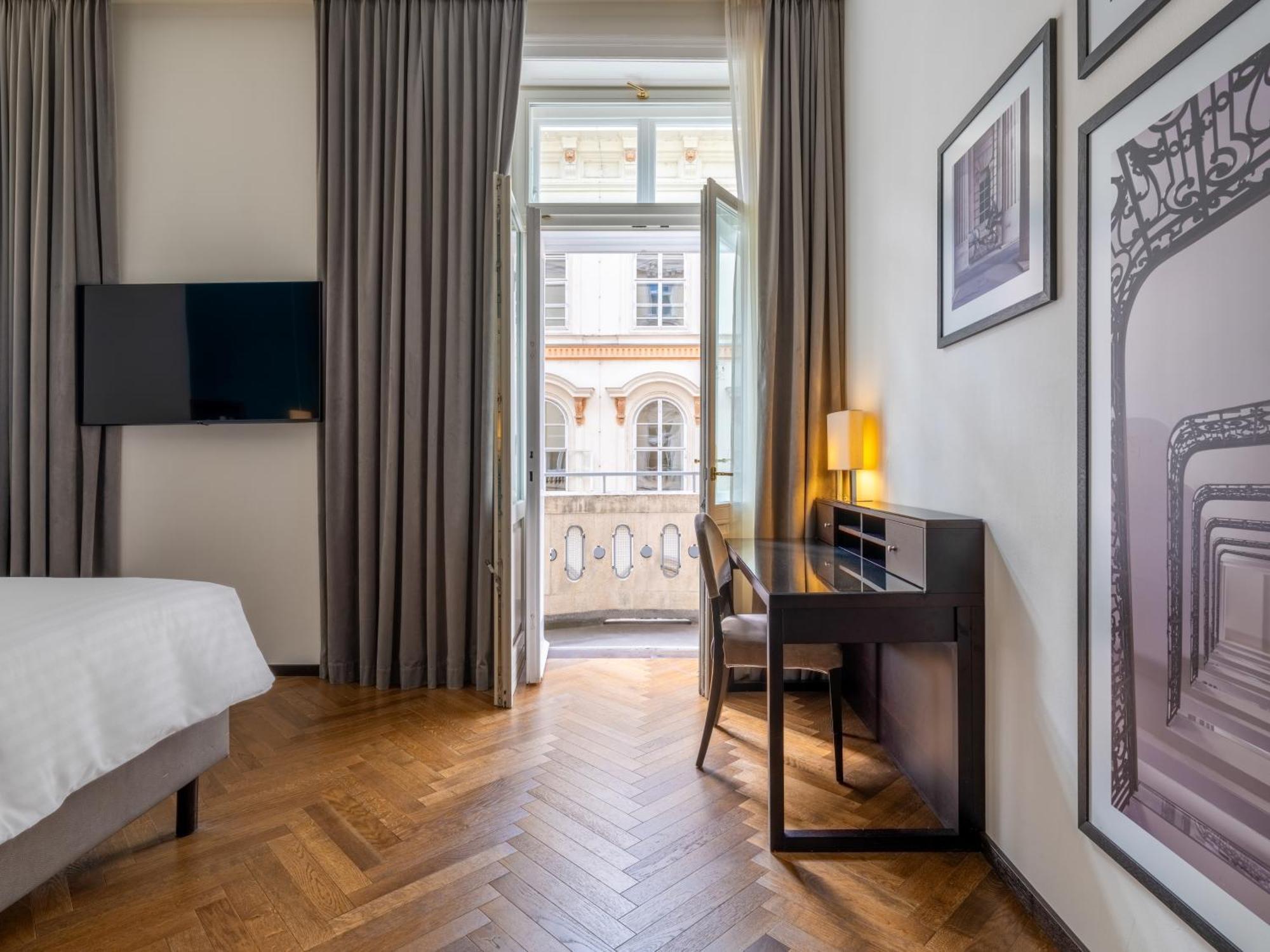 Deluxe Double or Twin Room