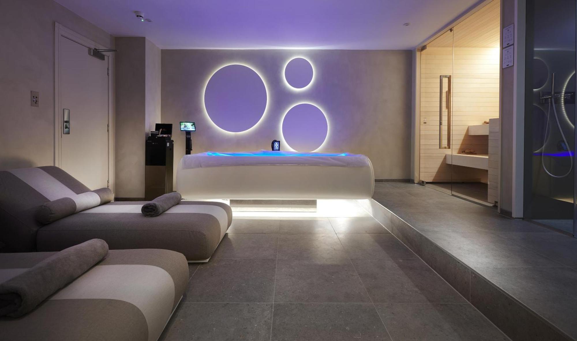 Deluxe Room Hilton Private Wellness Area