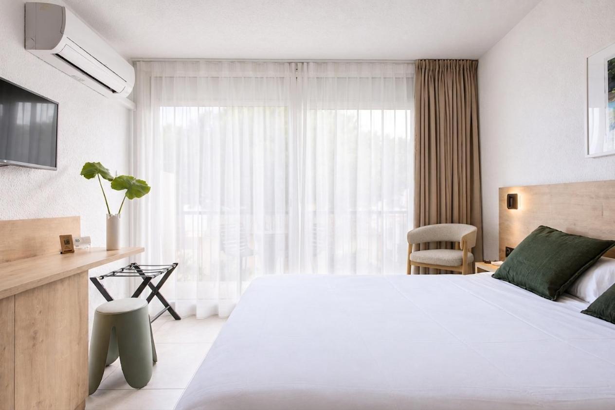 Comfort Double Room Balcony Air Conditioning Mountain View or Partial Sea View