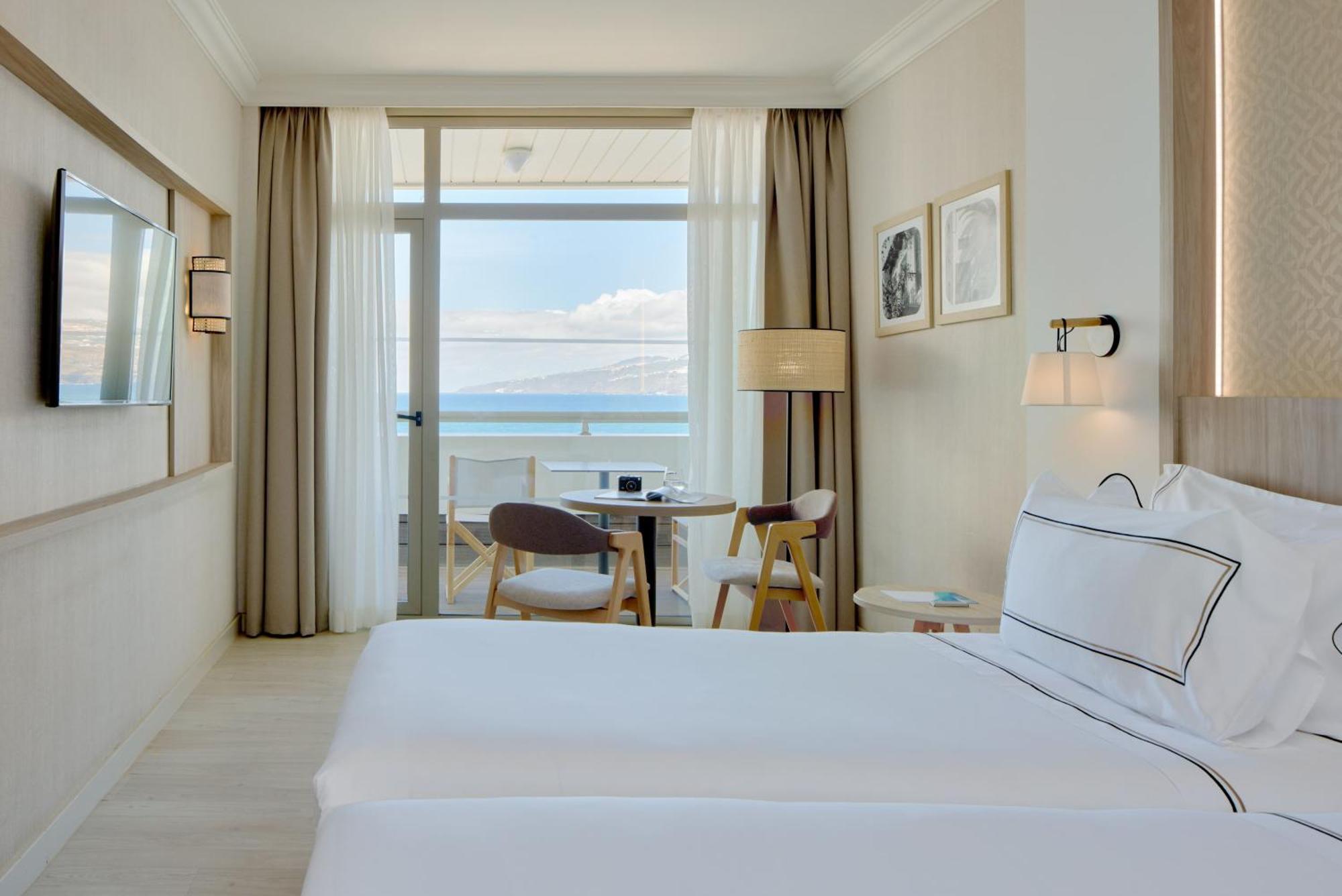 Twin Room Frontal Sea View